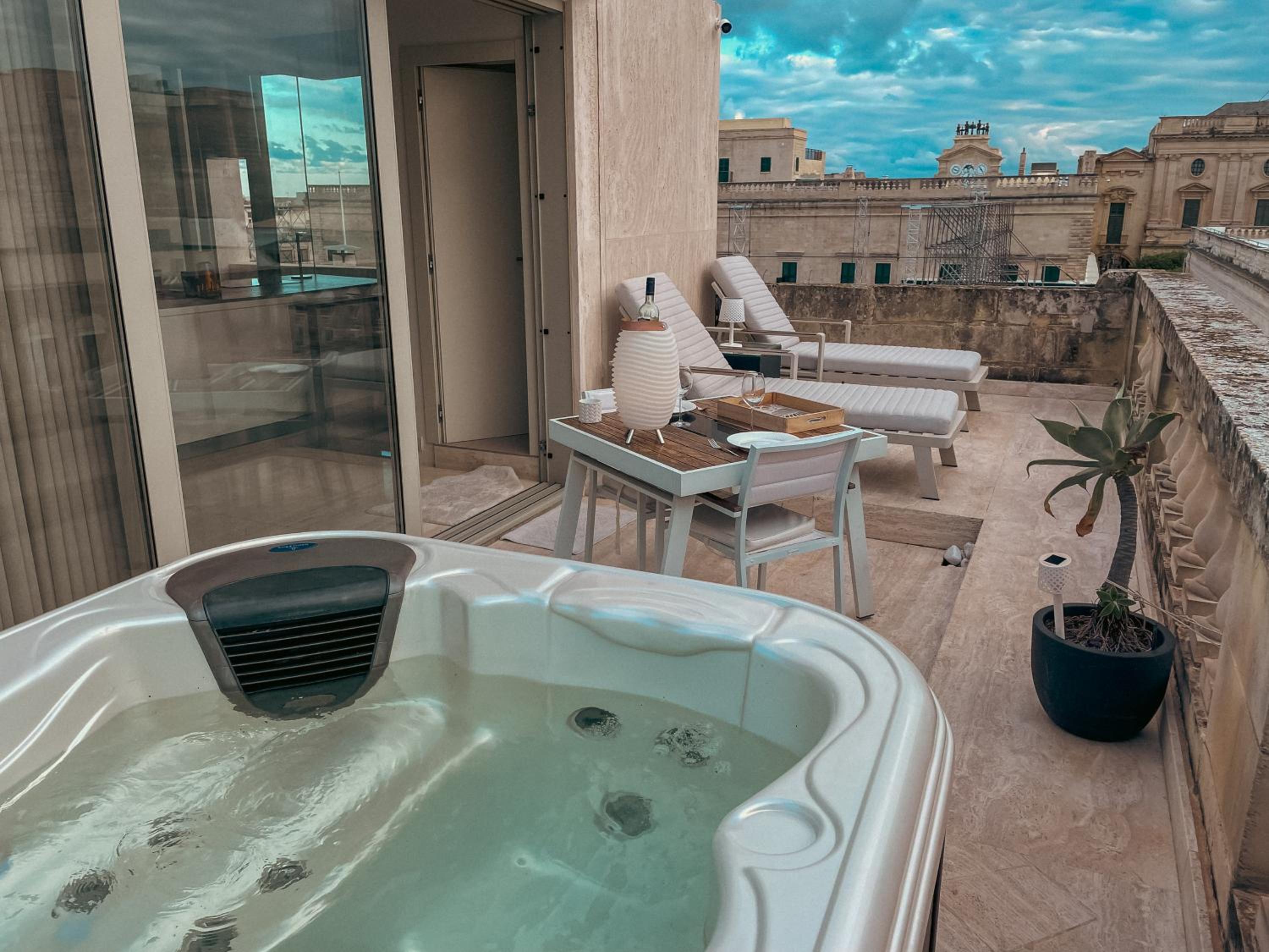 Hotel Exclusive Duplex Penthouse With Jacuzzi And Panoramic Views In Valletta