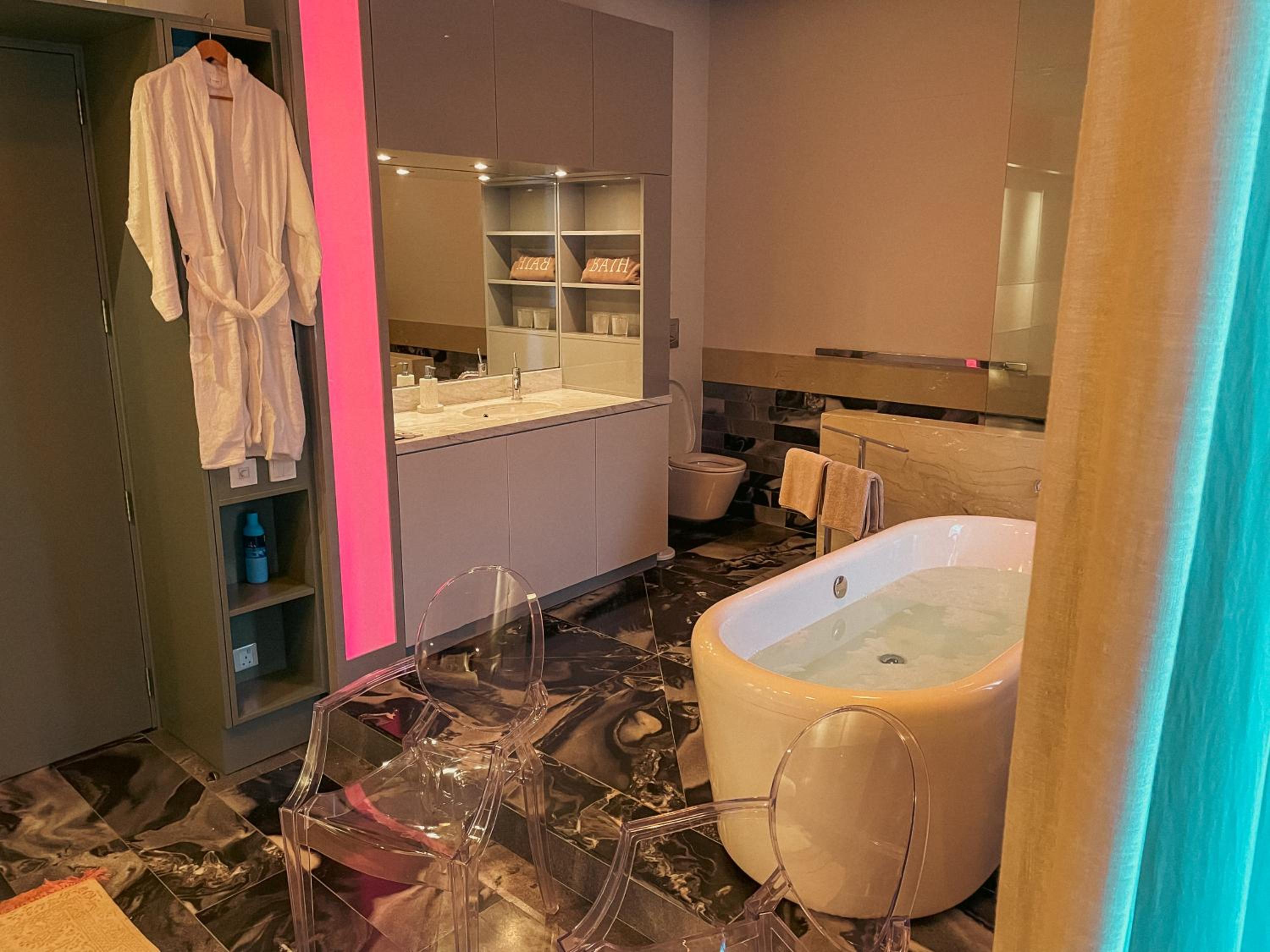 Panoramic Penthouse with Jacuzzi in Valletta by MR Homes
