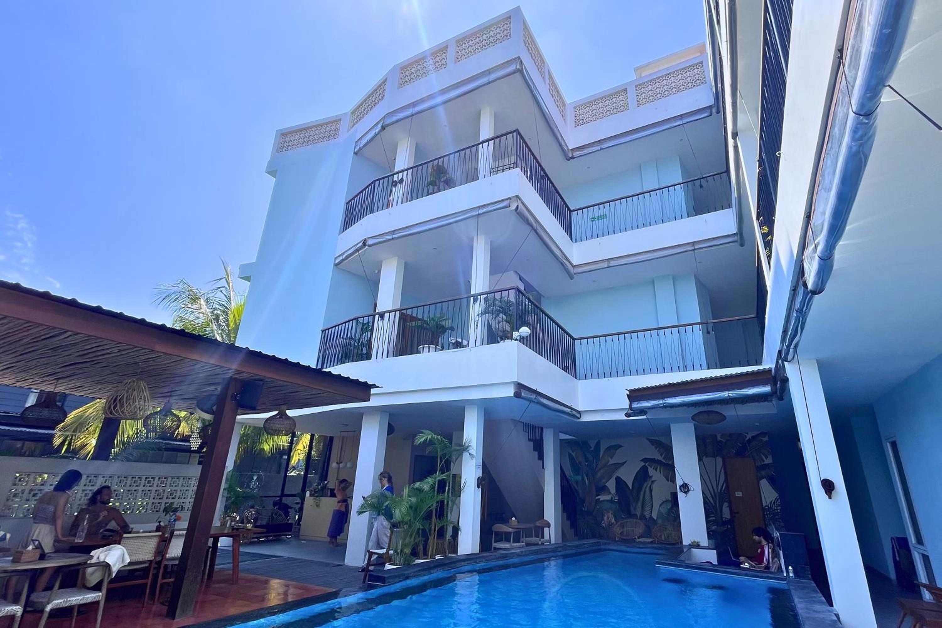 Hotel Coco & Pineapple Pants Hostel - Image 1