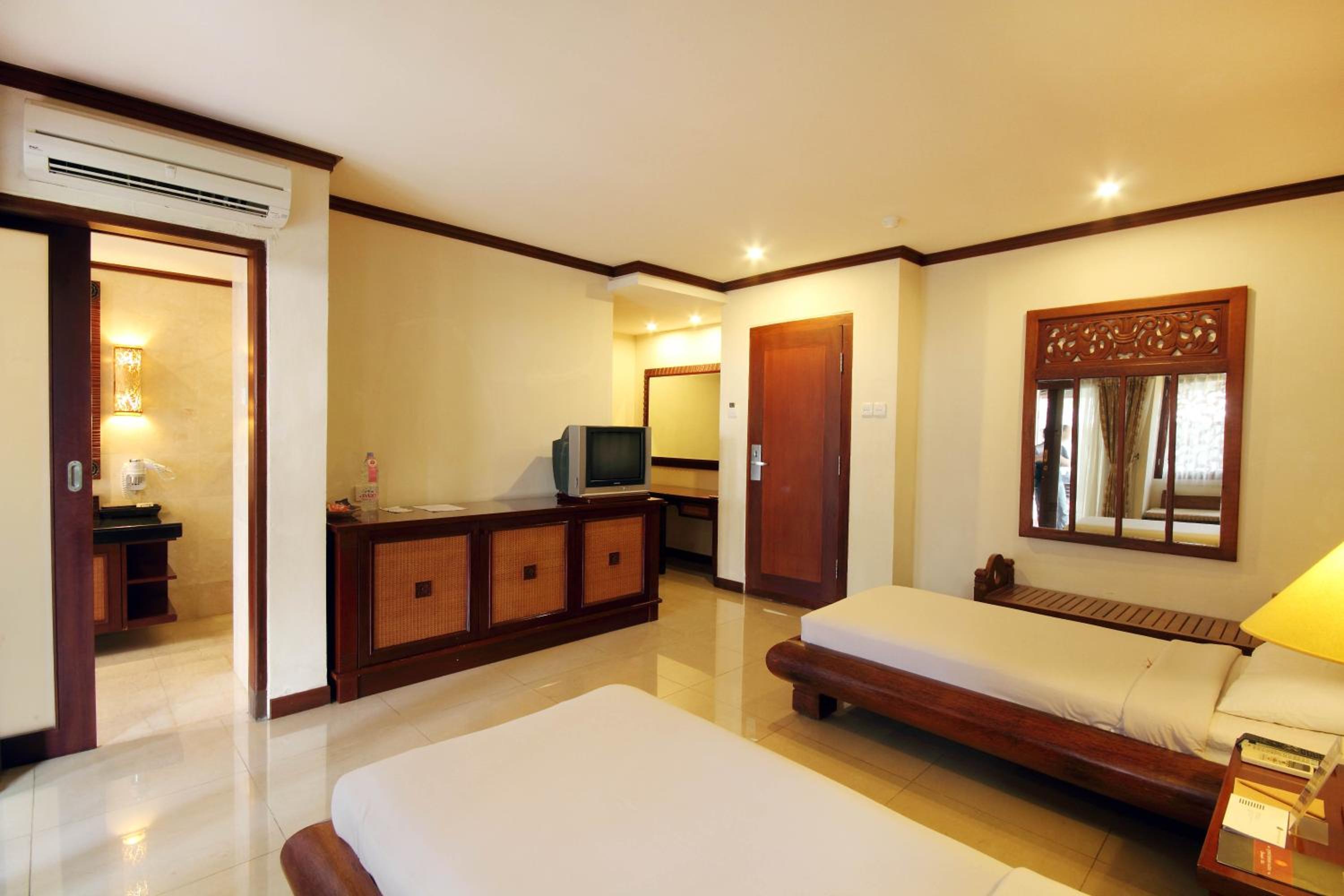 Grand Balisani Suites Hotel