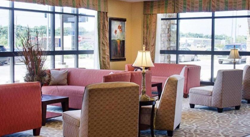 Comfort Suites