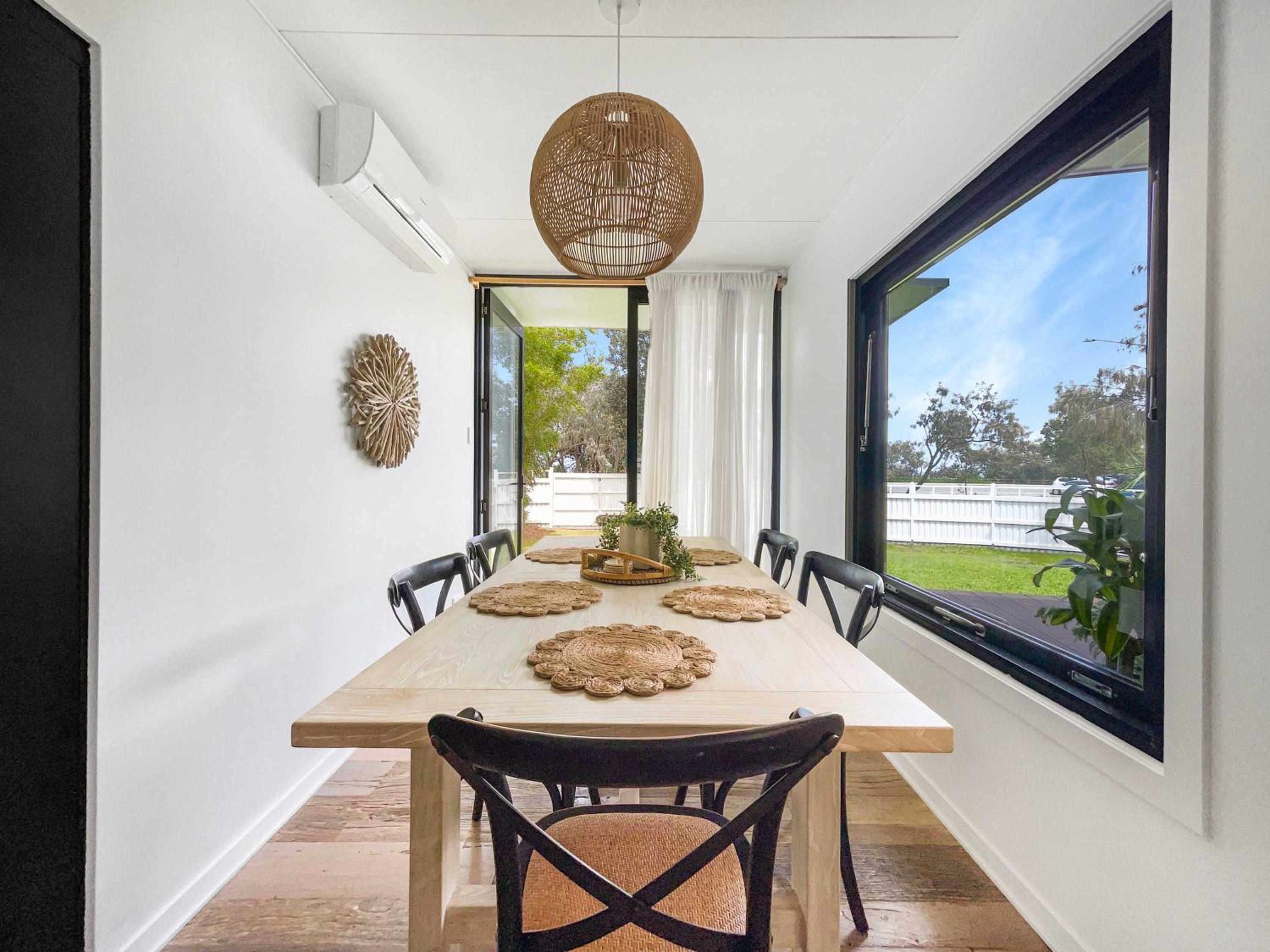 Funky Beachfront House Opposite Kawana Surf Club