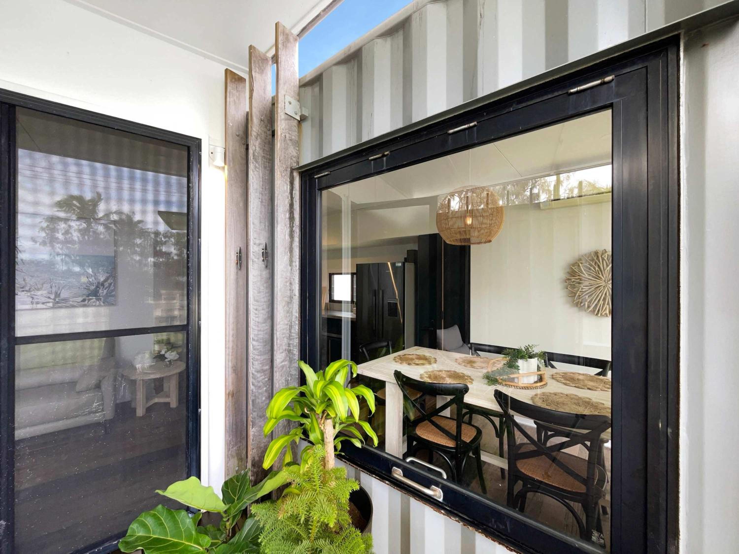 Funky Beachfront House Opposite Kawana Surf Club