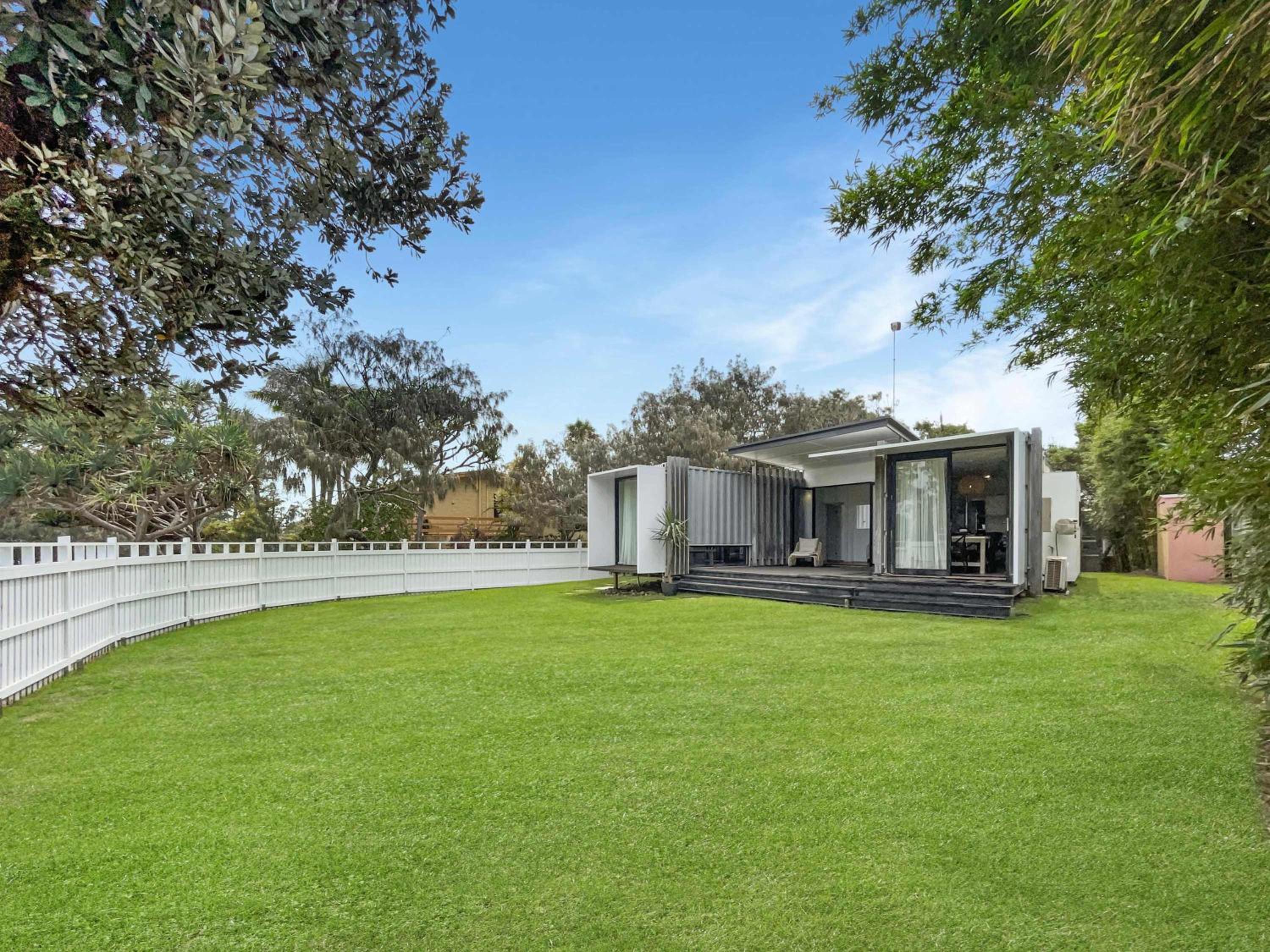 Funky Beachfront House Opposite Kawana Surf Club