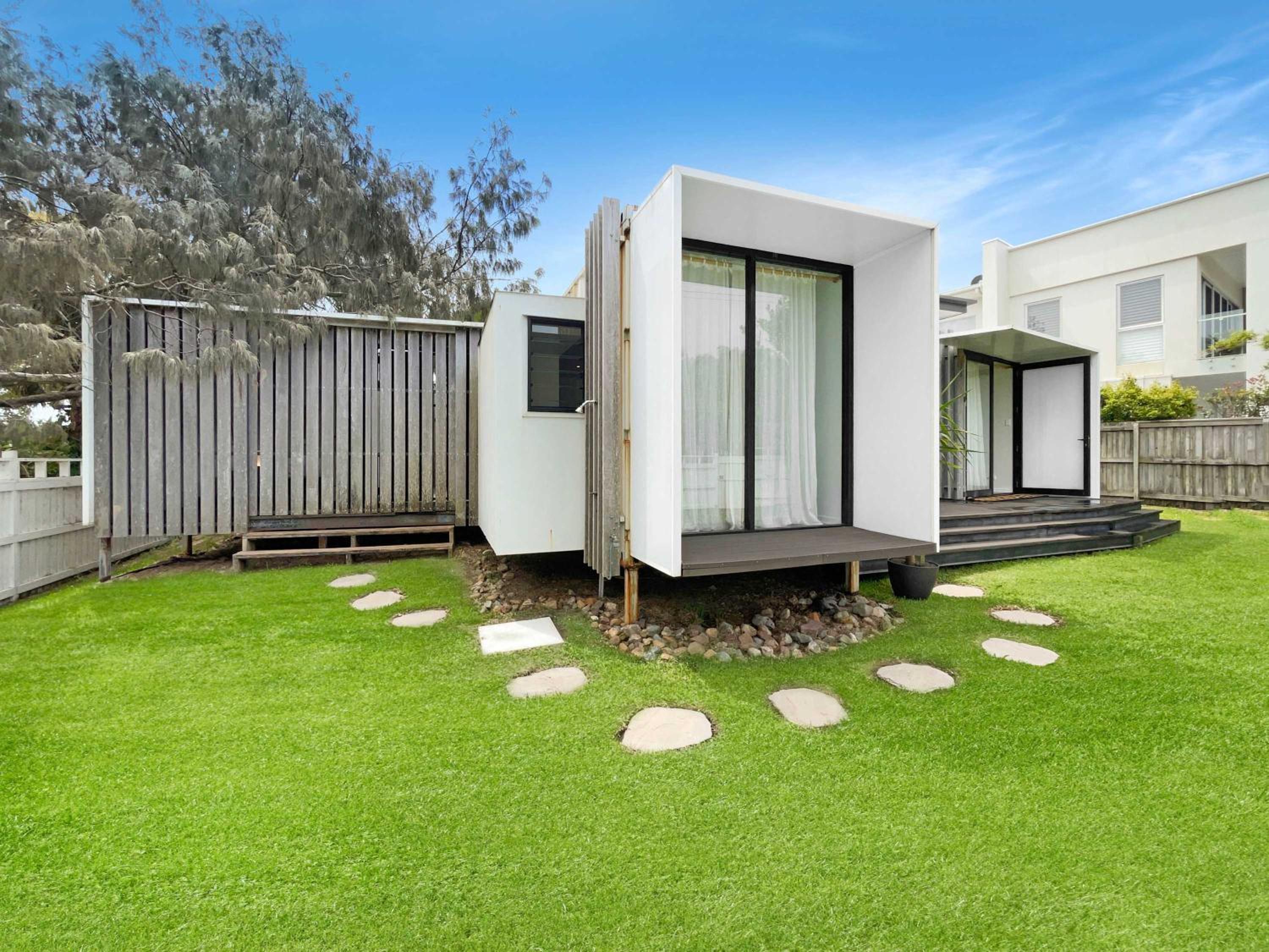 Funky Beachfront House Opposite Kawana Surf Club