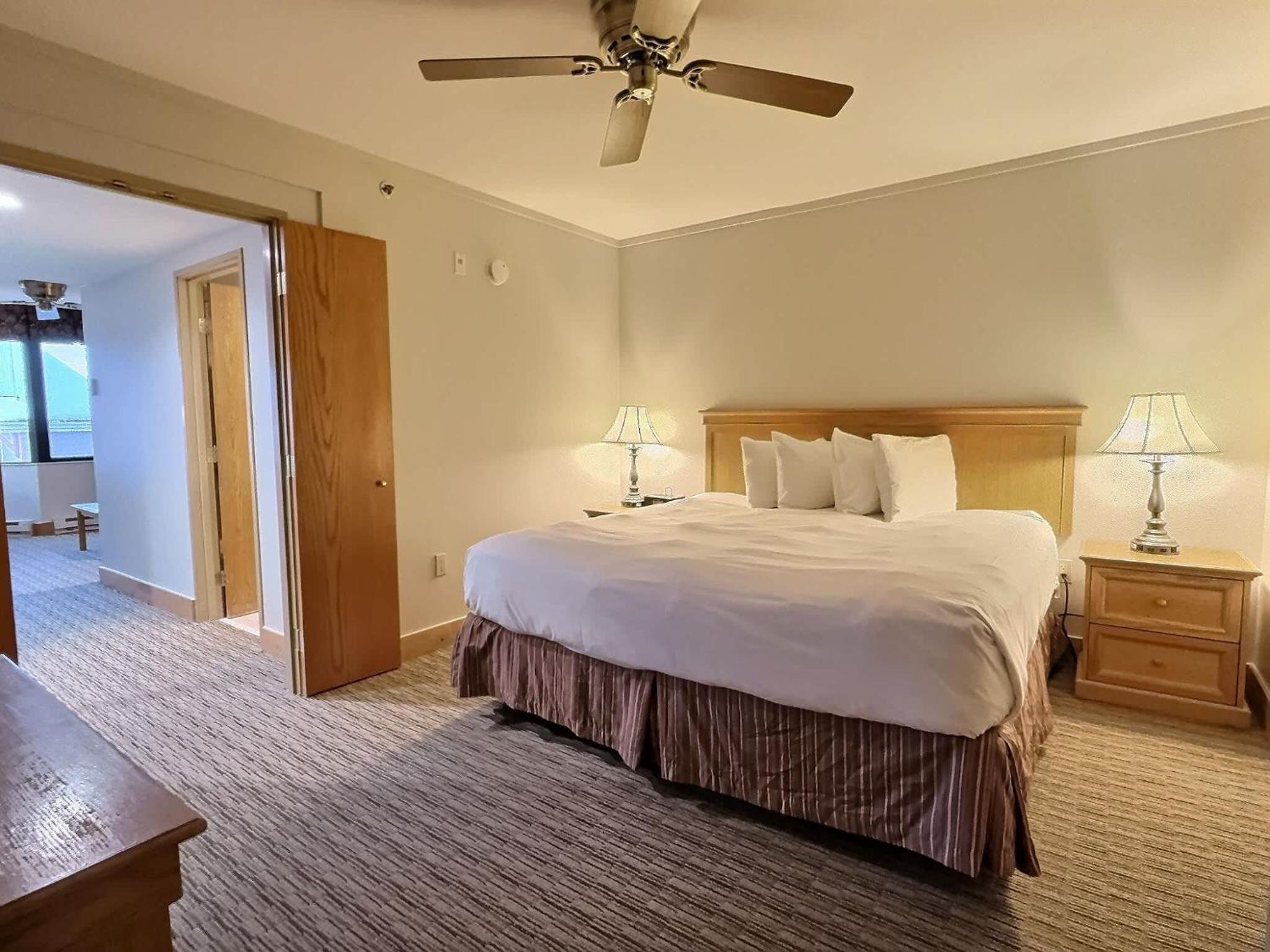 Studio 565 Perfect Location with Pool and Hot Tub view 4