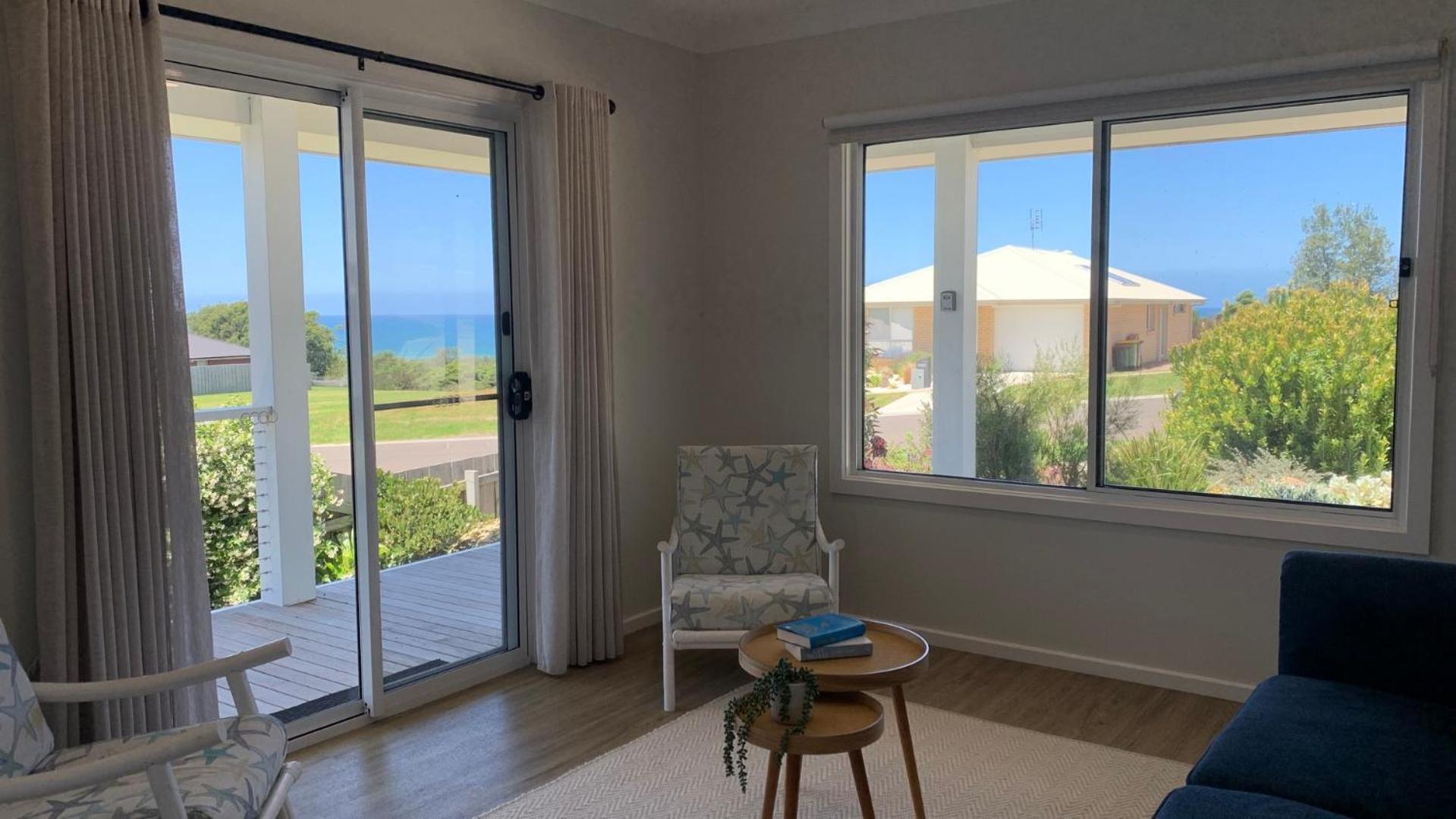Waves and Blossoms - Spacious Coastal Escape