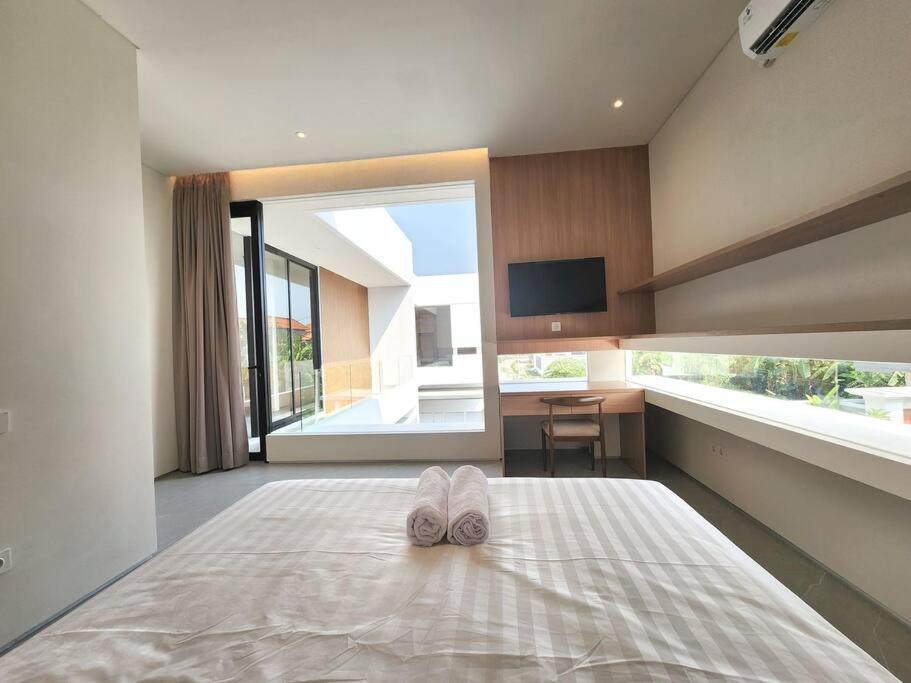 New modern 2BR Private villa- 5mins to the beach view 5
