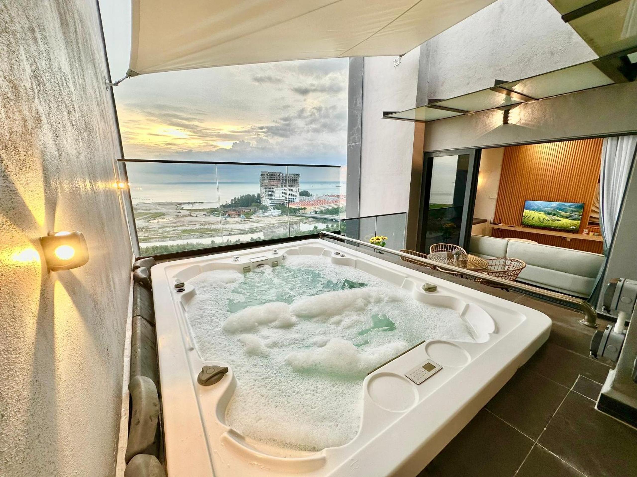 Imperio Residence 2 Bedrooms Private Jacuzzi Villa by MJ Holiday