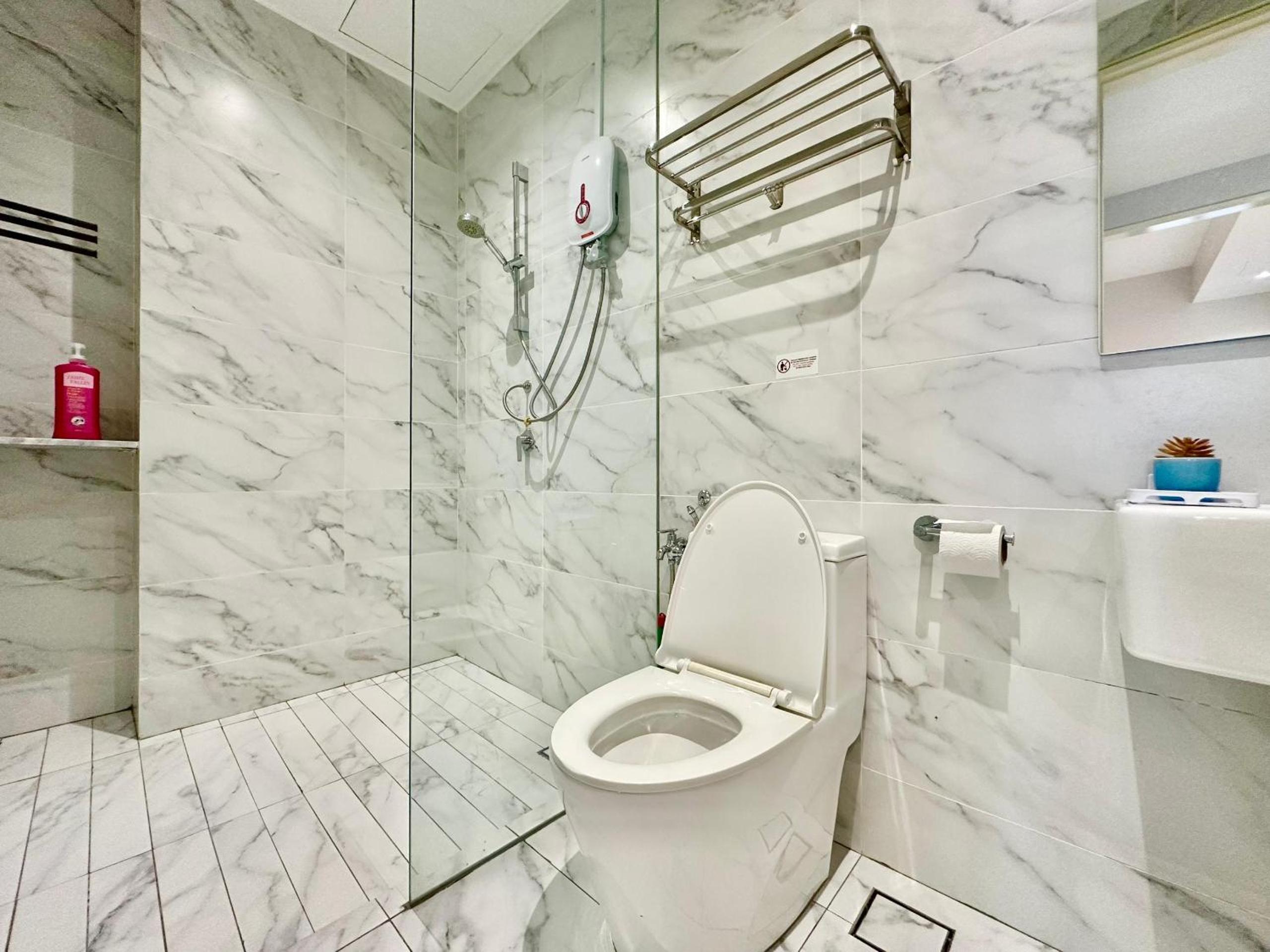 Imperio Residence 2 Bedrooms Private Jacuzzi Villa by MJ Holiday photo 2