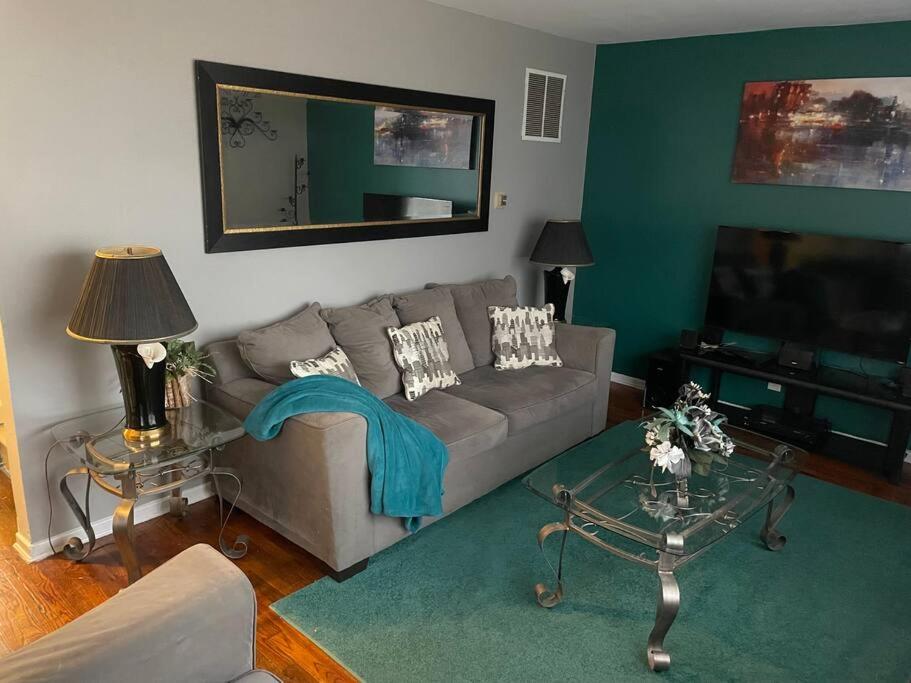 Cozy Home 5 Mins From I95 Train Beach Shopping - Property Image 28