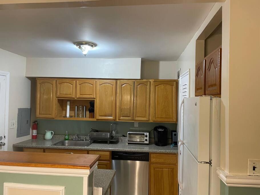 Cozy Home 5 Mins From I95 Train Beach Shopping - Property Image 20
