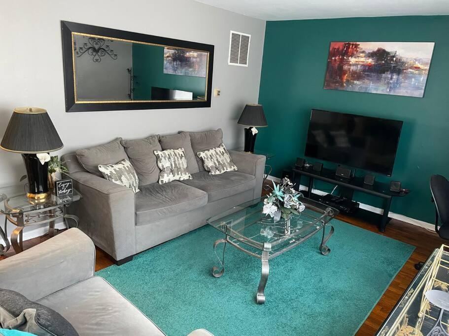 Cozy Home 5 Mins From I95 Train Beach Shopping - Property Image 21