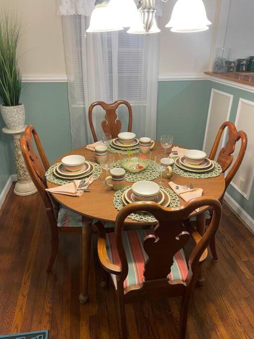 Cozy Home 5 Mins From I95 Train Beach Shopping - Property Image 22