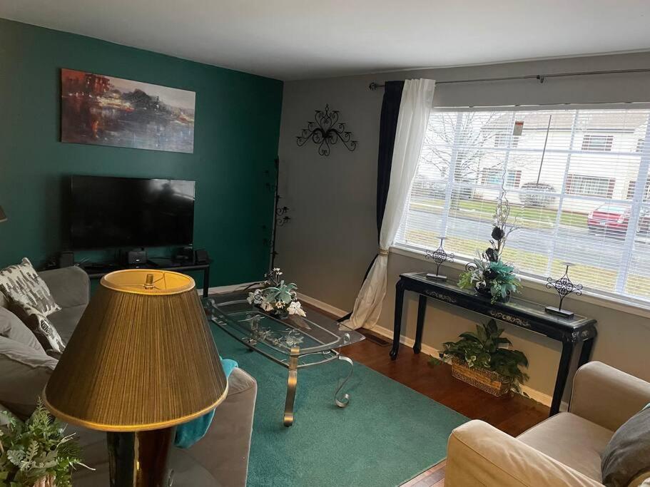 Cozy Home 5 Mins From I95 Train Beach Shopping - Property Image 27