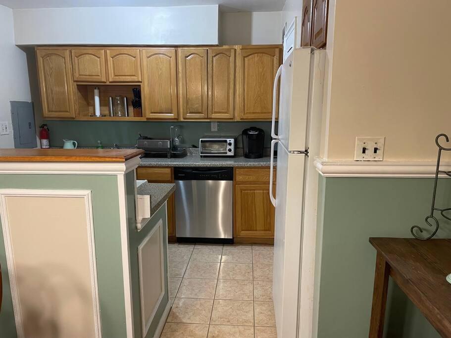 Cozy Home 5 Mins From I95 Train Beach Shopping - Property Image 30