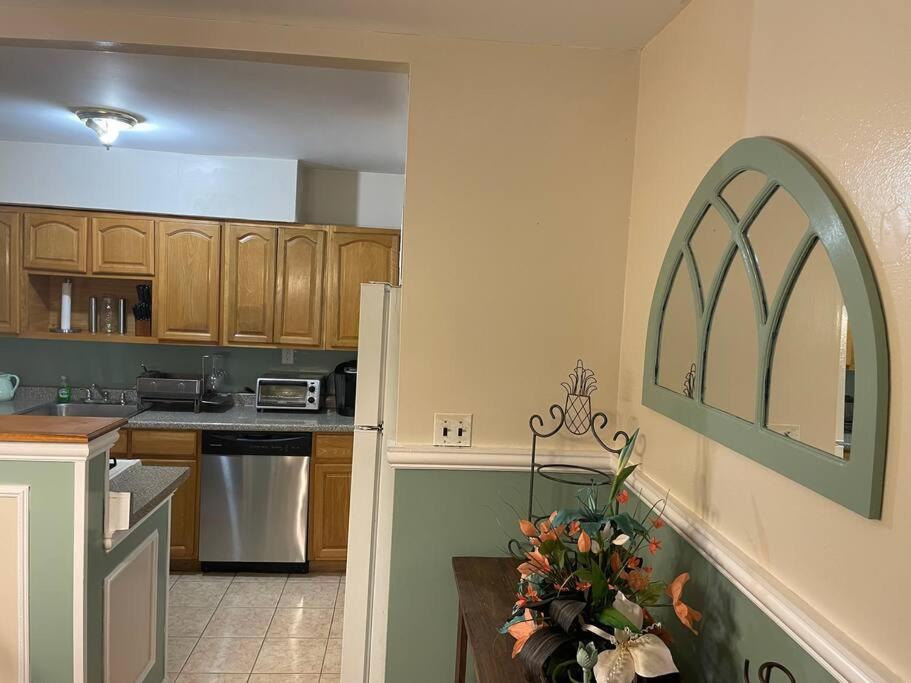 Cozy Home 5 Mins From I95 Train Beach Shopping - Property Image 32