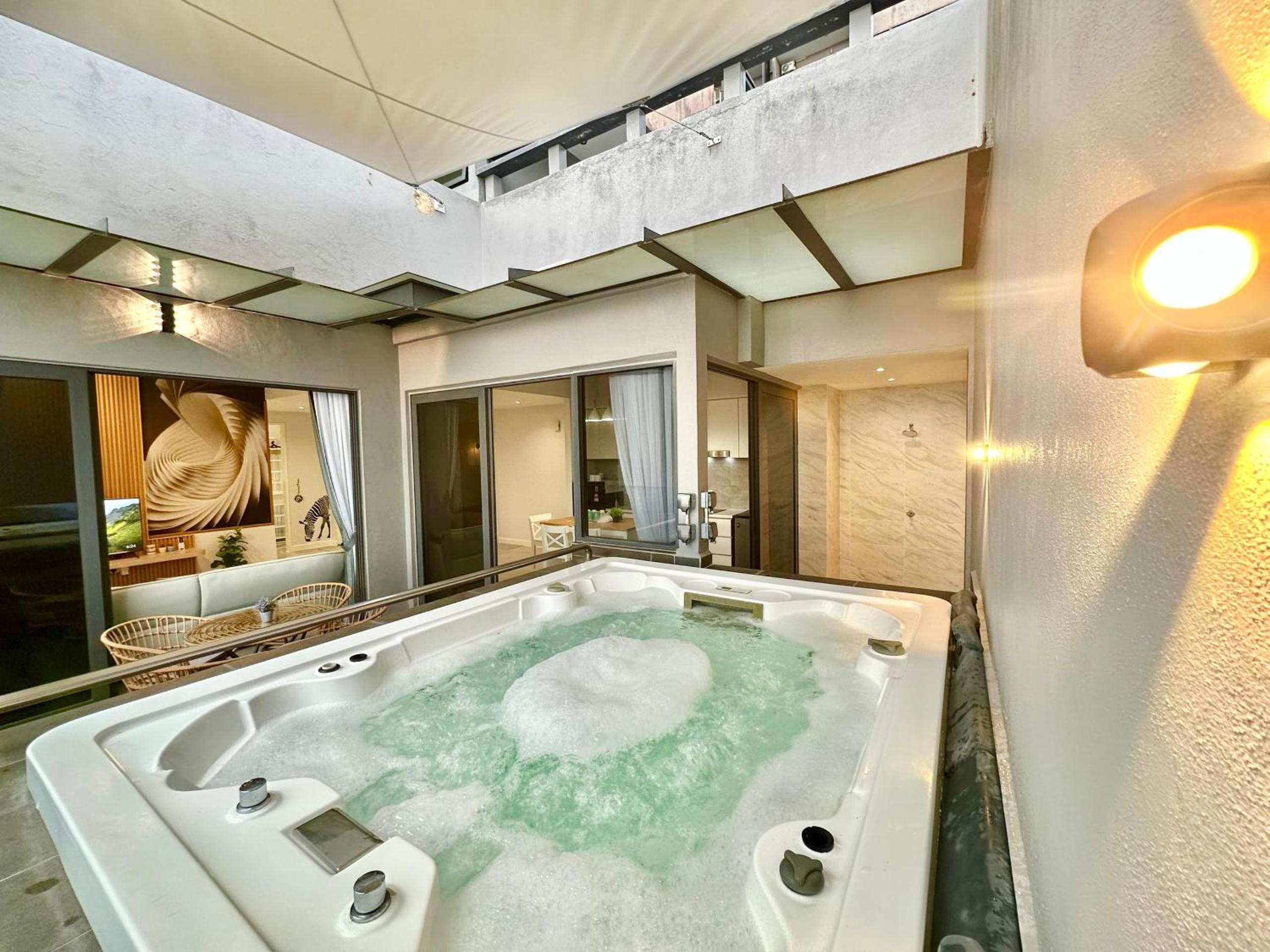 Imperio Residence 2 Bedrooms Private Jacuzzi Villa by MJ Holiday