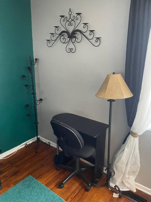 Cozy Home 5 Mins From I95 Train Beach Shopping - Property Image 33