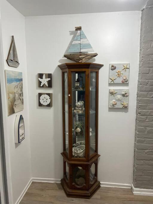 Cozy Home 5 Mins From I95 Train Beach Shopping - Property Image 34