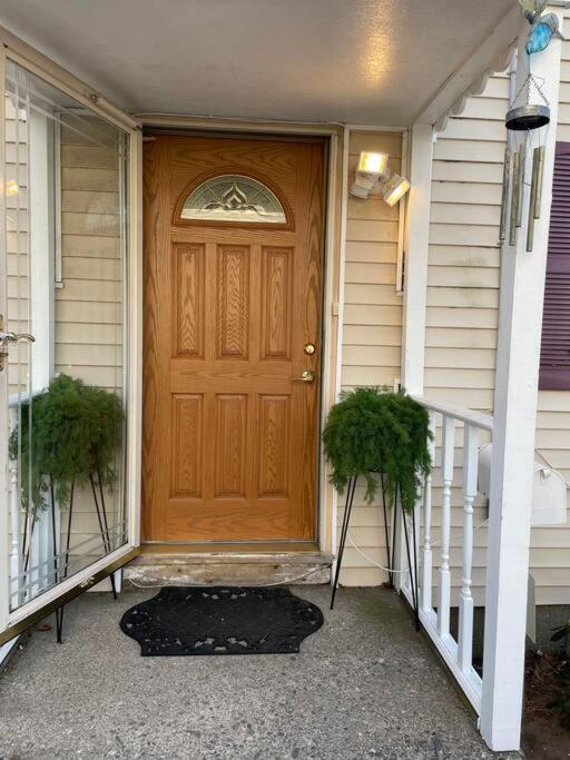 Cozy Home 5 Mins From I95 Train Beach Shopping - Property Image 35