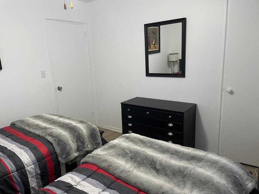 Cozy Home 5 Mins From I95 Train Beach Shopping - Property Image 18