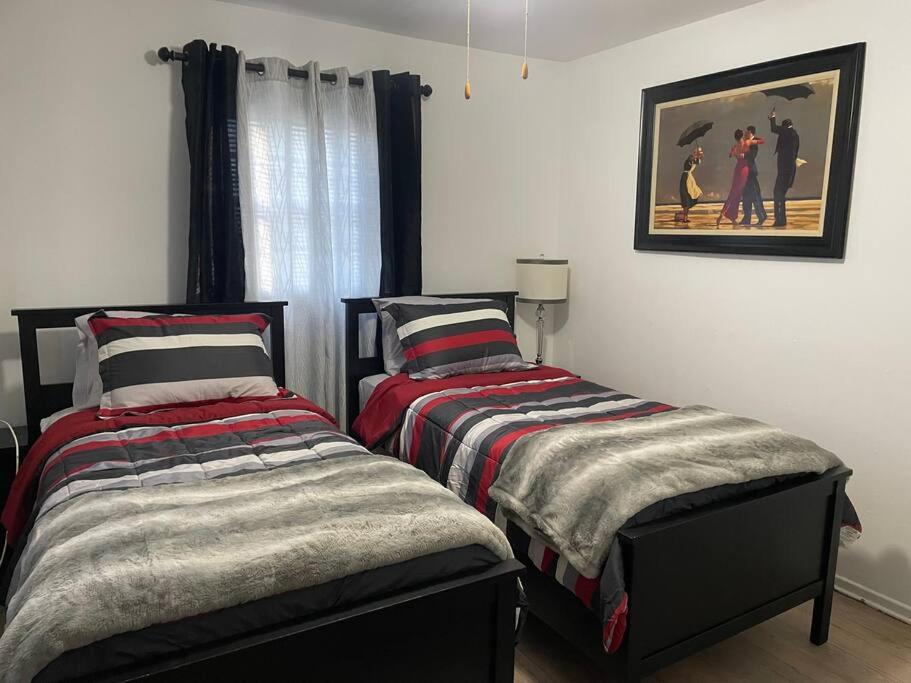 Cozy Home 5 Mins From I95 Train Beach Shopping - Property Image 5