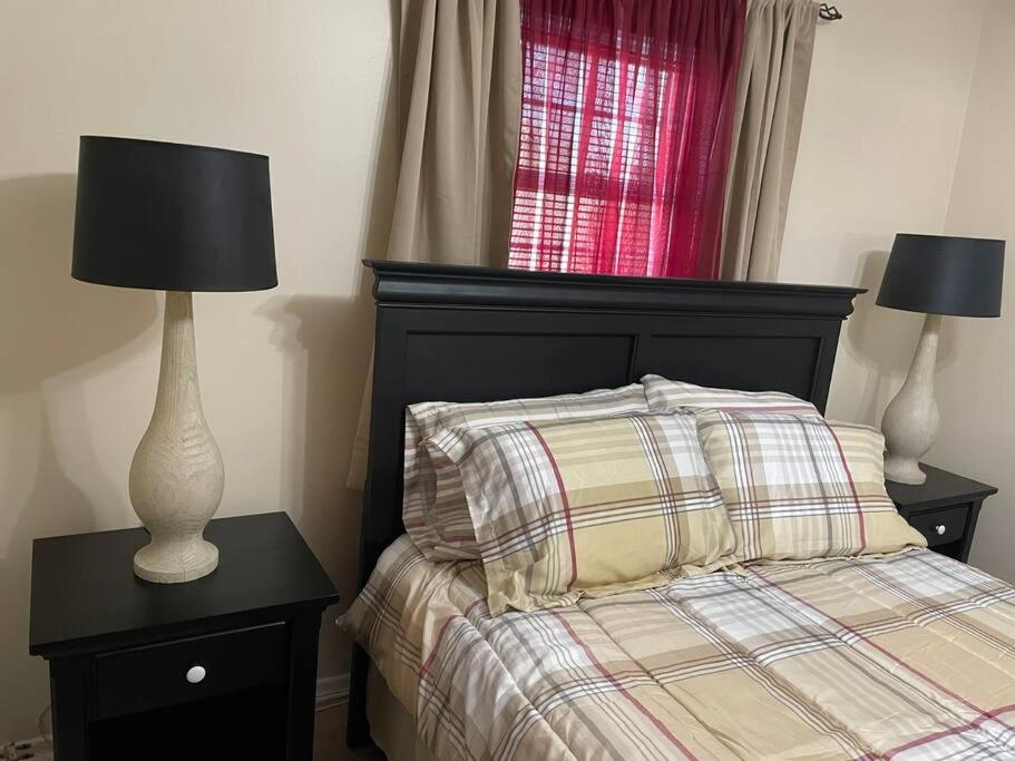 Cozy Home 5 Mins From I95 Train Beach Shopping - Property Image 6