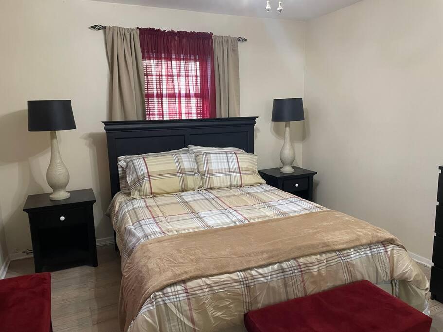Cozy Home 5 Mins From I95 Train Beach Shopping - Property Image 7