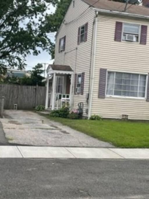 Cozy Home 5 Mins From I95 Train Beach Shopping - Property Image 12