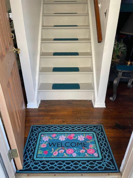 Cozy Home 5 Mins From I95 Train Beach Shopping - Property Image 17