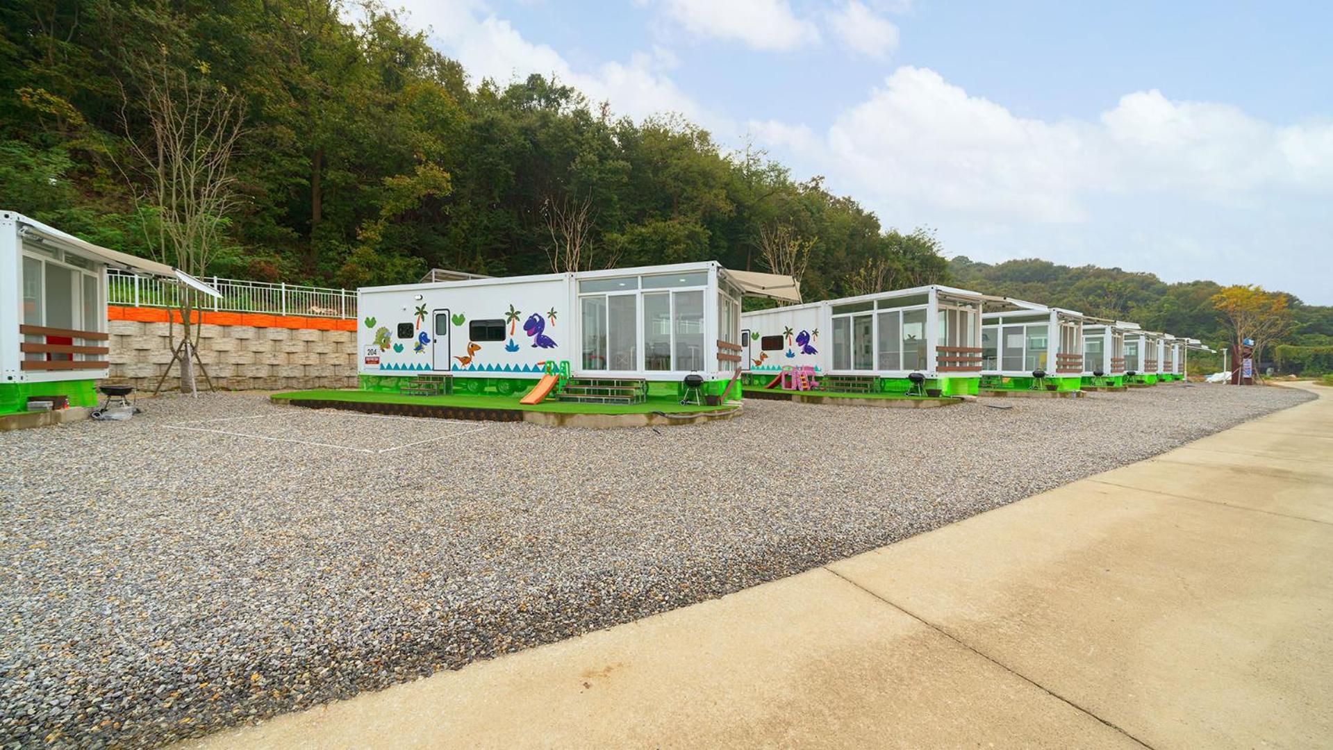 Hwaseong Refreshing Glamping&Caravan