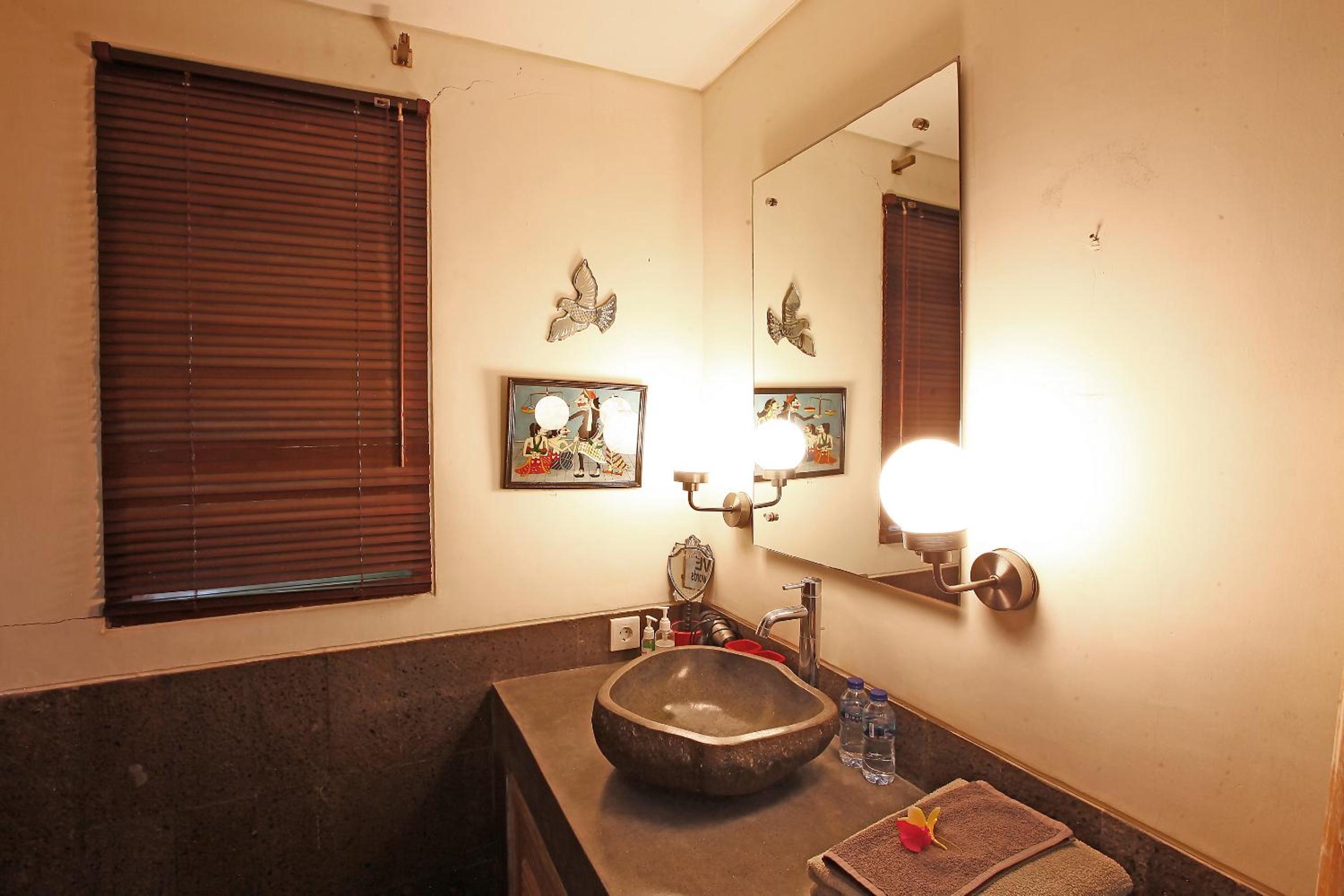 Spacious 4BR Private Estate w-Big Garden and Pool Central Seminyak