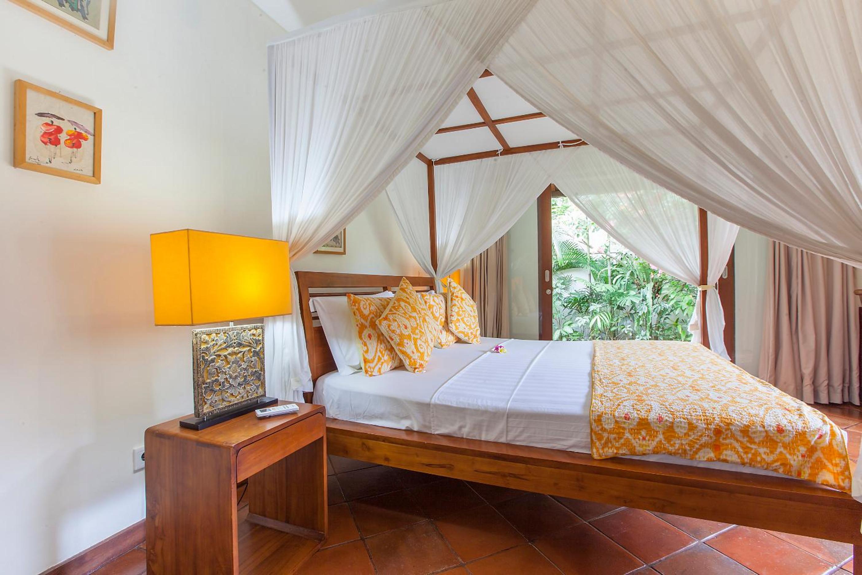 Spacious 4BR Private Estate w-Big Garden and Pool Central Seminyak