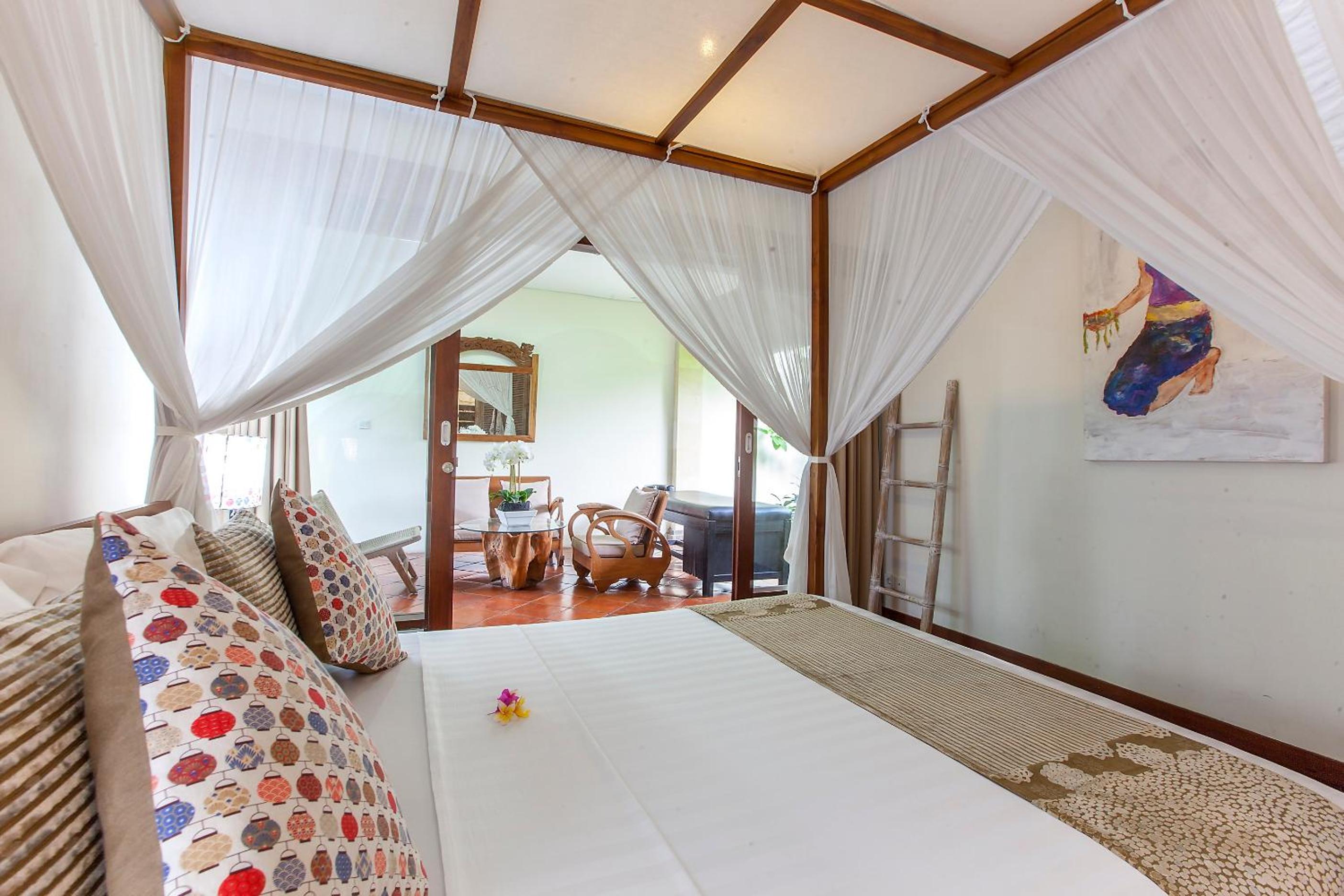 Spacious 4BR Private Estate w-Big Garden and Pool Central Seminyak