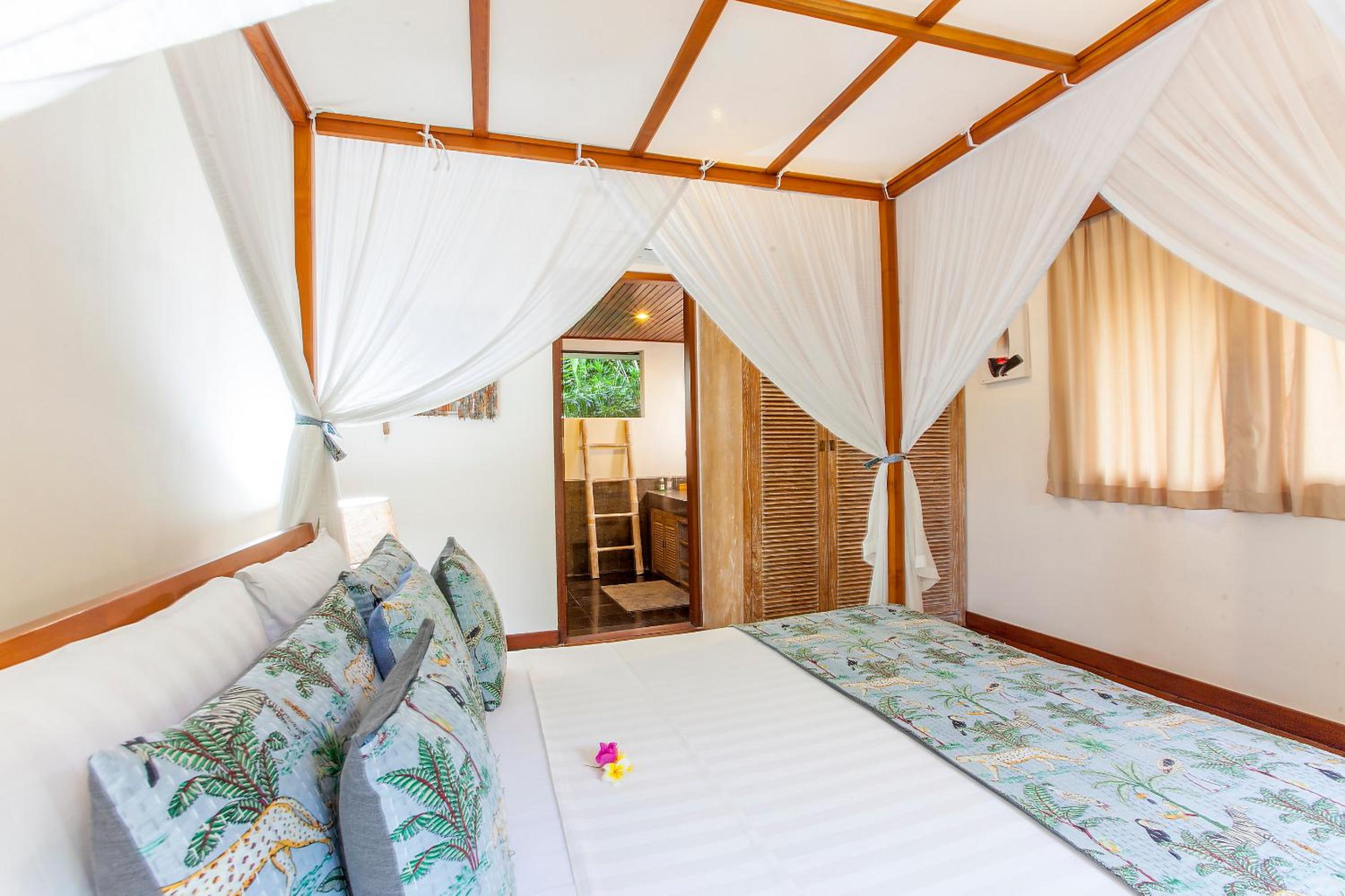 Spacious 4BR Private Estate w-Big Garden and Pool Central Seminyak