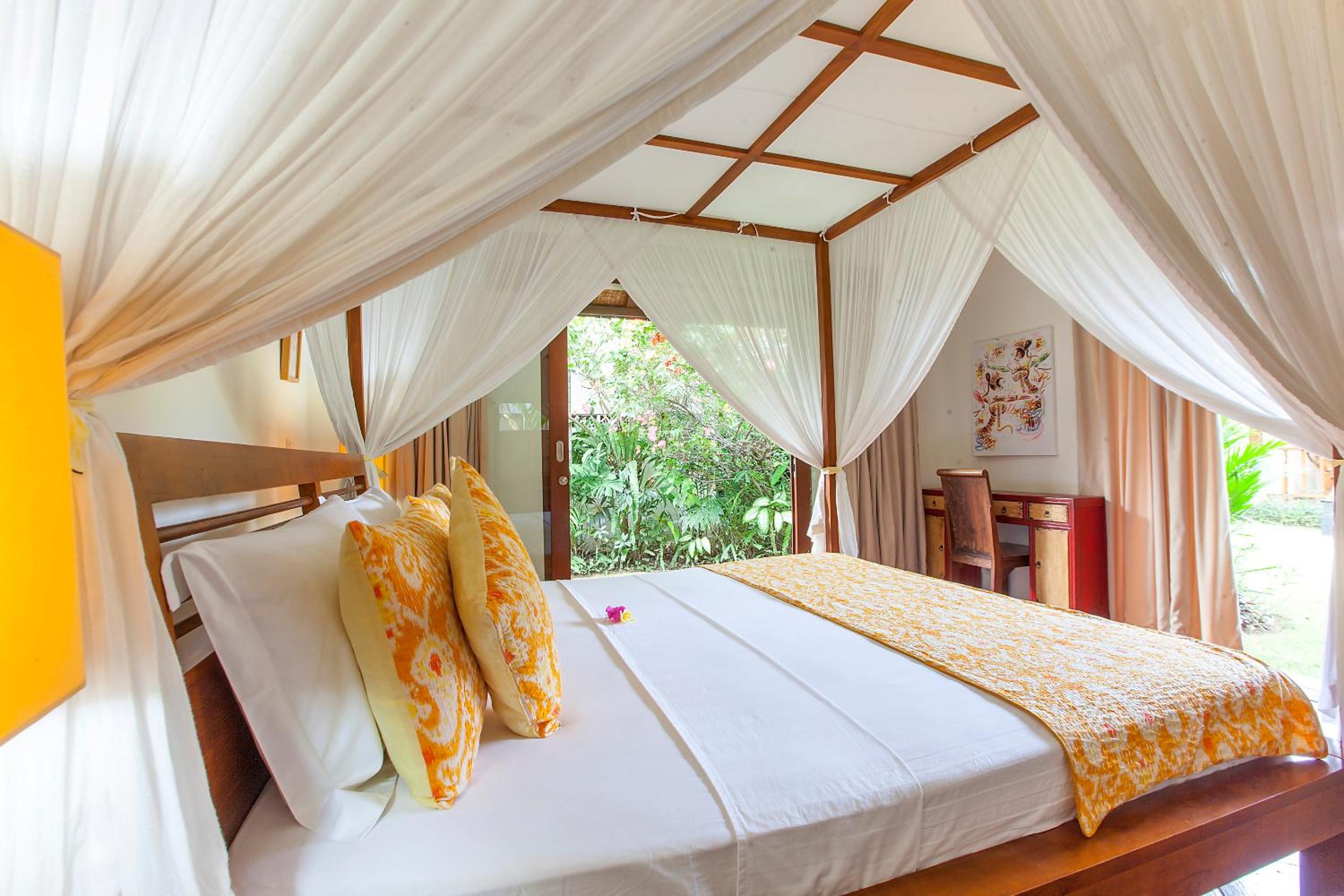 Spacious 4BR Private Estate w-Big Garden and Pool Central Seminyak