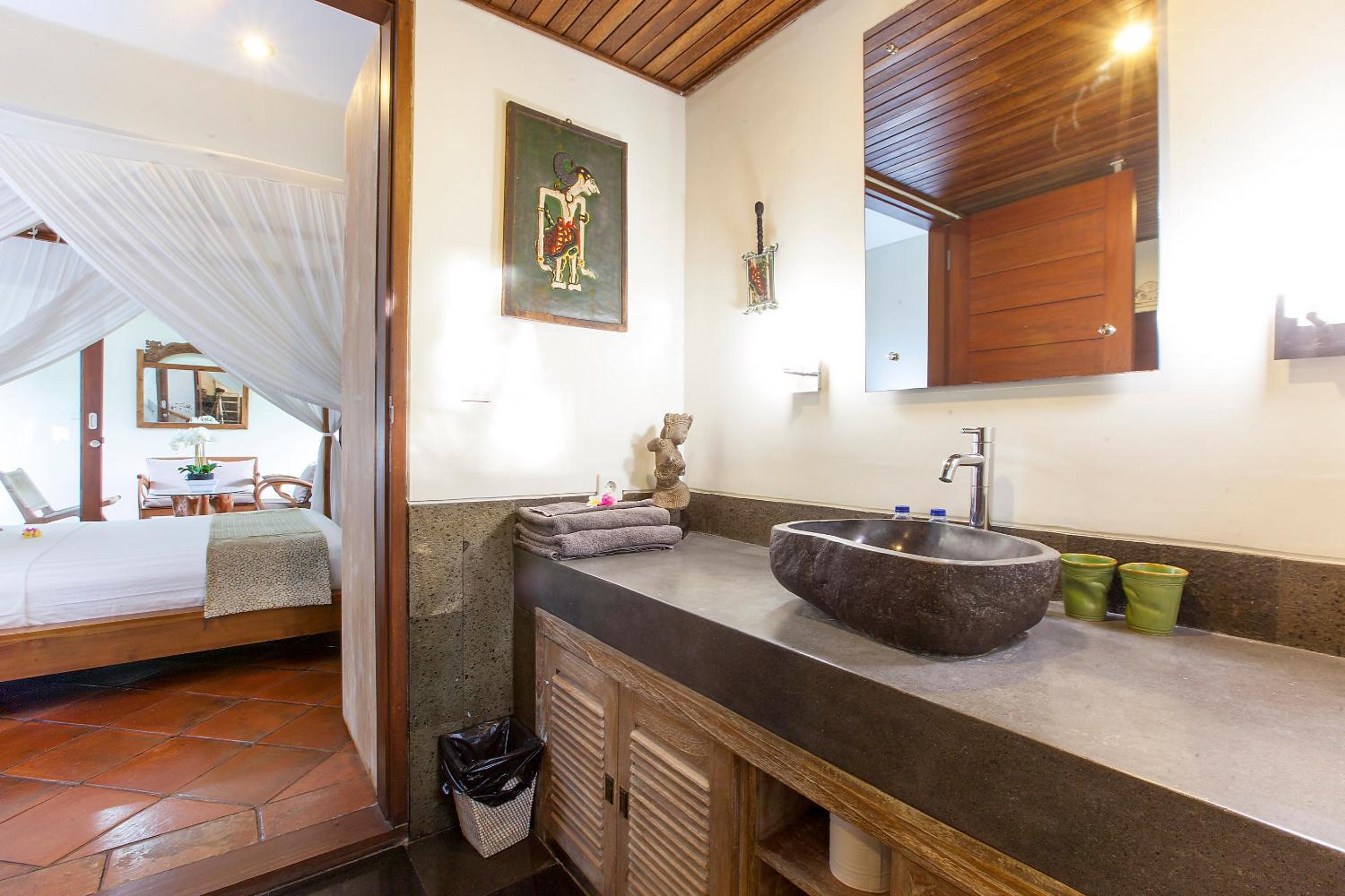 Spacious 4BR Private Estate w-Big Garden and Pool Central Seminyak