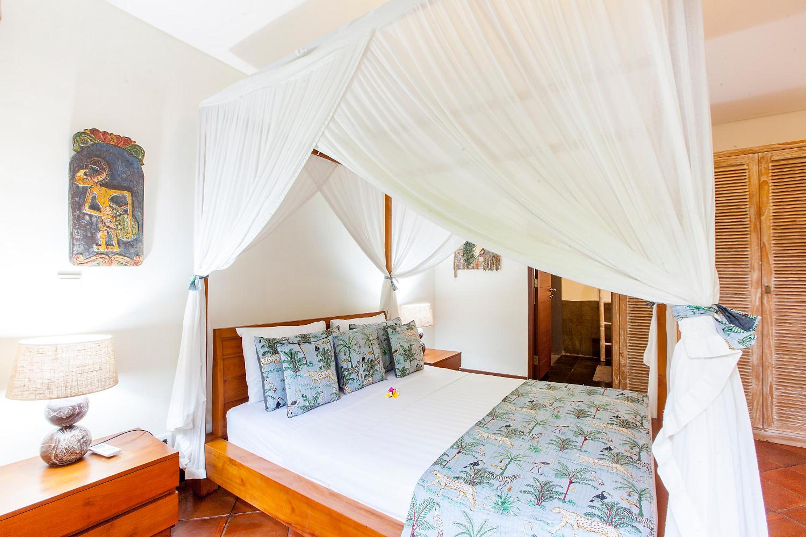 Spacious 4BR Private Estate w-Big Garden and Pool Central Seminyak