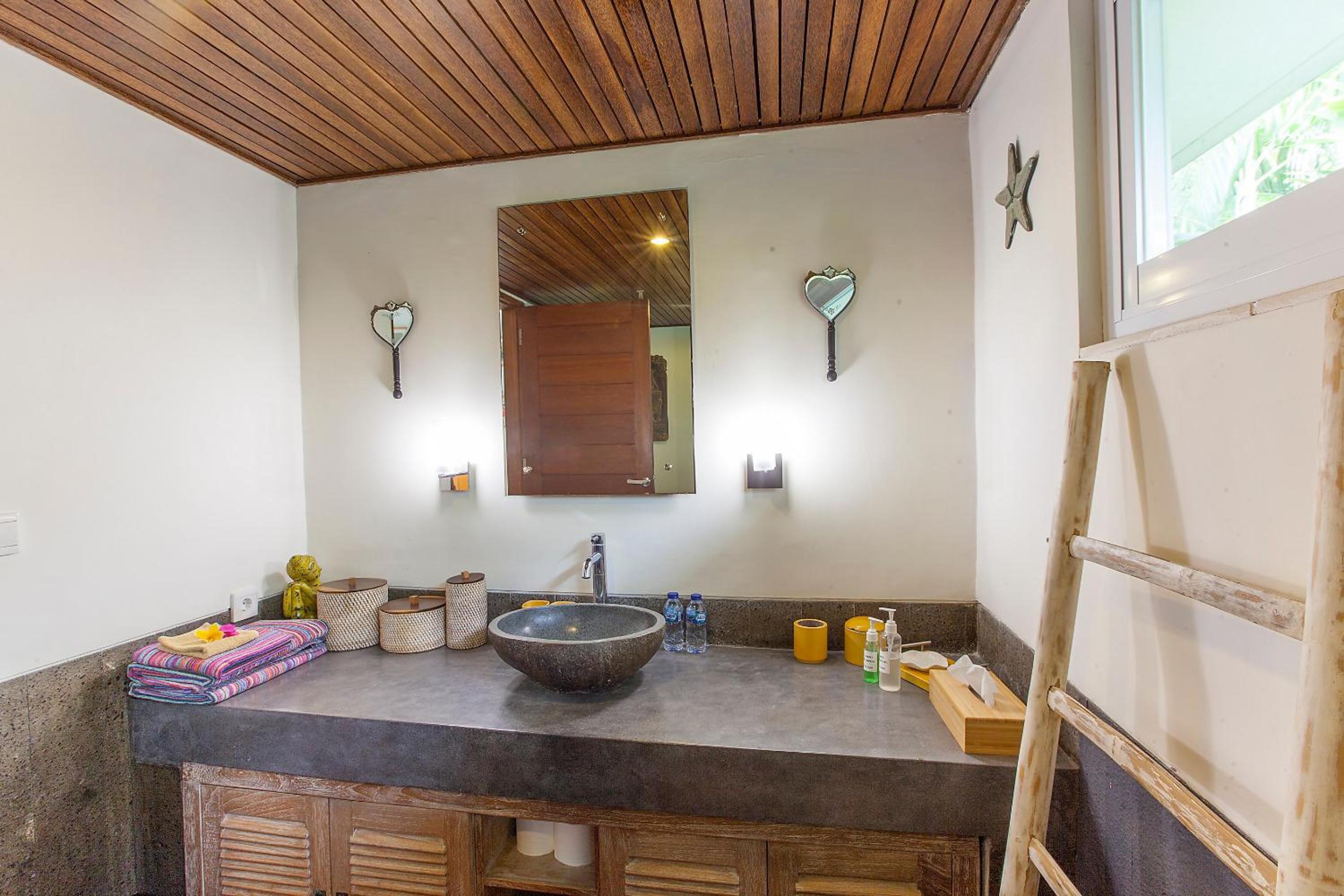 Spacious 4BR Private Estate w-Big Garden and Pool Central Seminyak