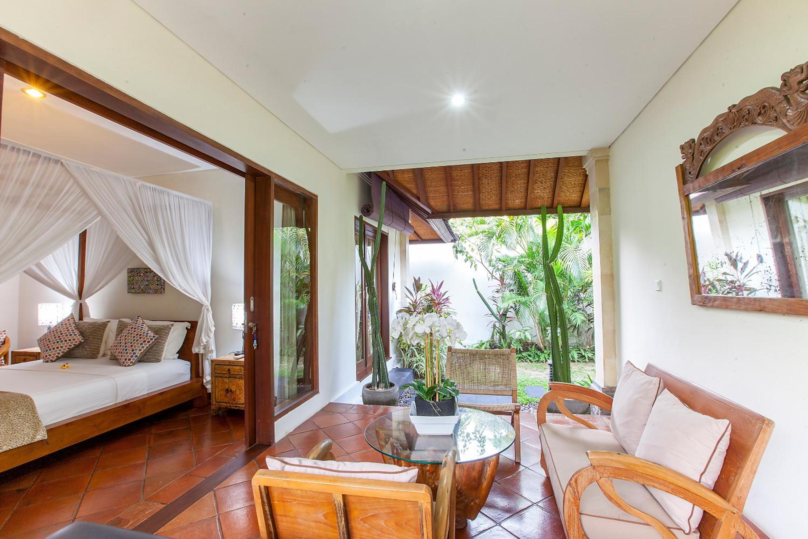 Spacious 4BR Private Estate w-Big Garden and Pool Central Seminyak