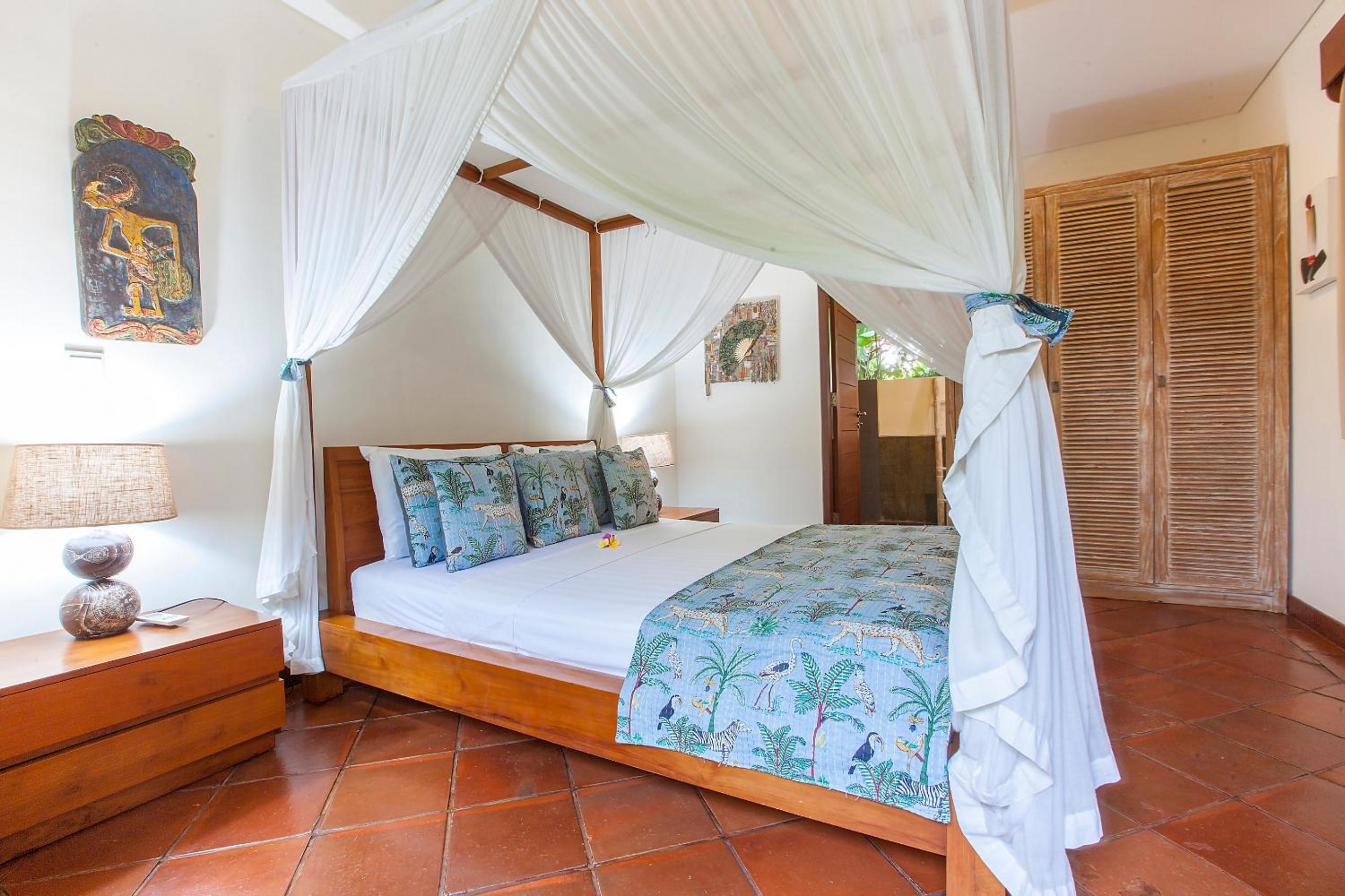 Spacious 4BR Private Estate w-Big Garden and Pool Central Seminyak