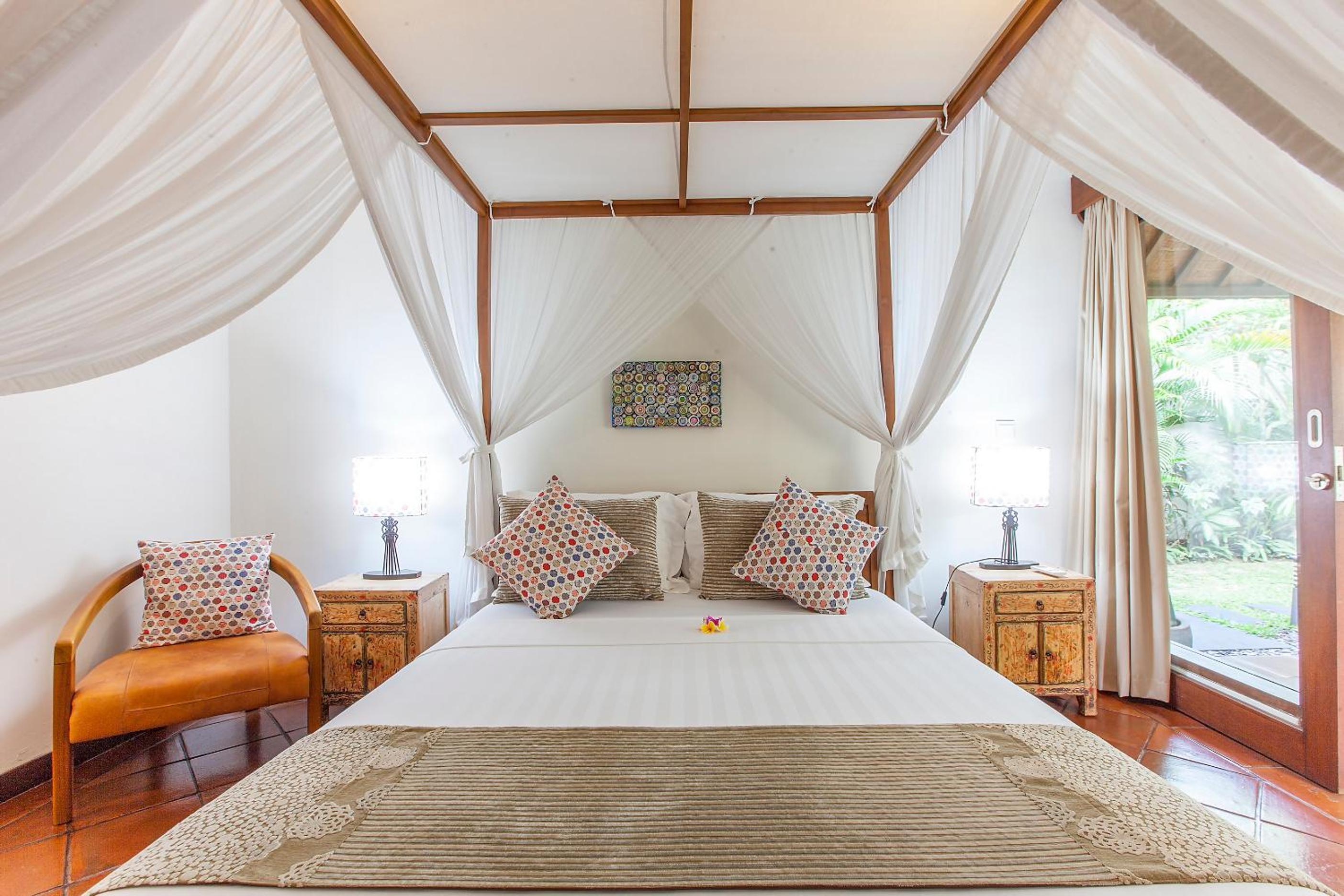 Spacious 4BR Private Estate w-Big Garden and Pool Central Seminyak