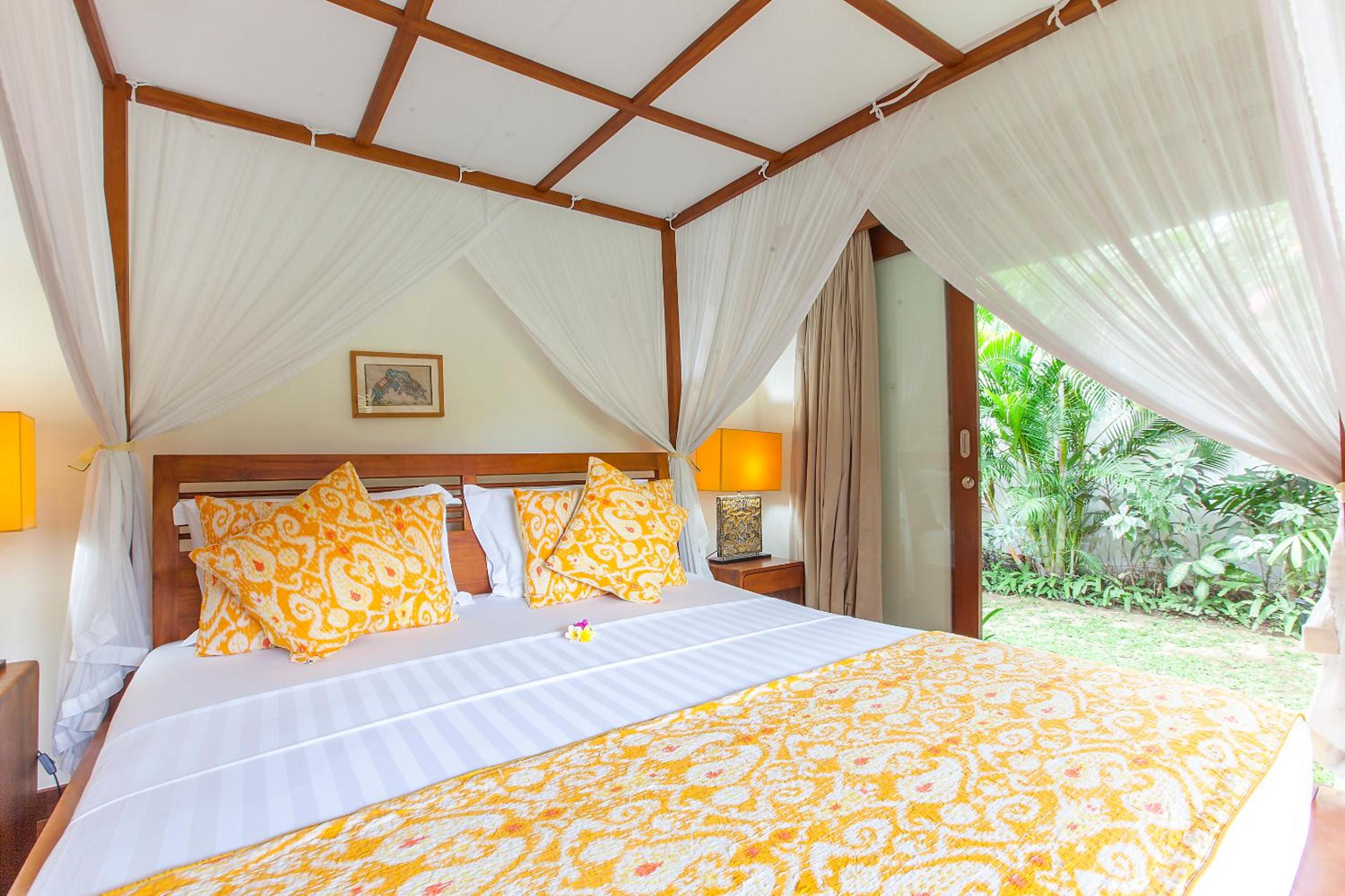 Spacious 4BR Private Estate w-Big Garden and Pool Central Seminyak