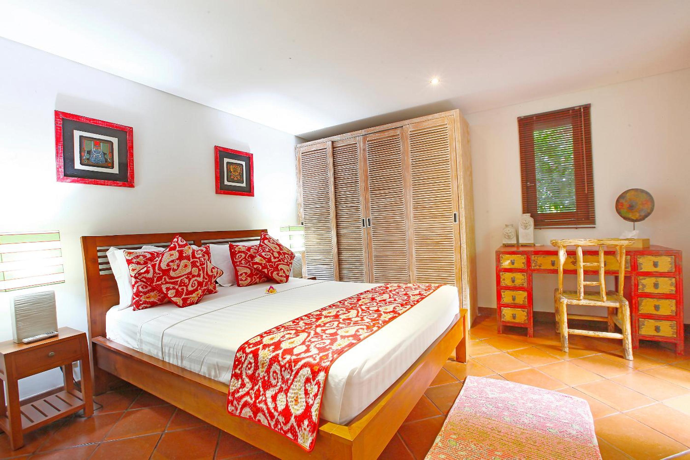 Spacious 4BR Private Estate w-Big Garden and Pool Central Seminyak