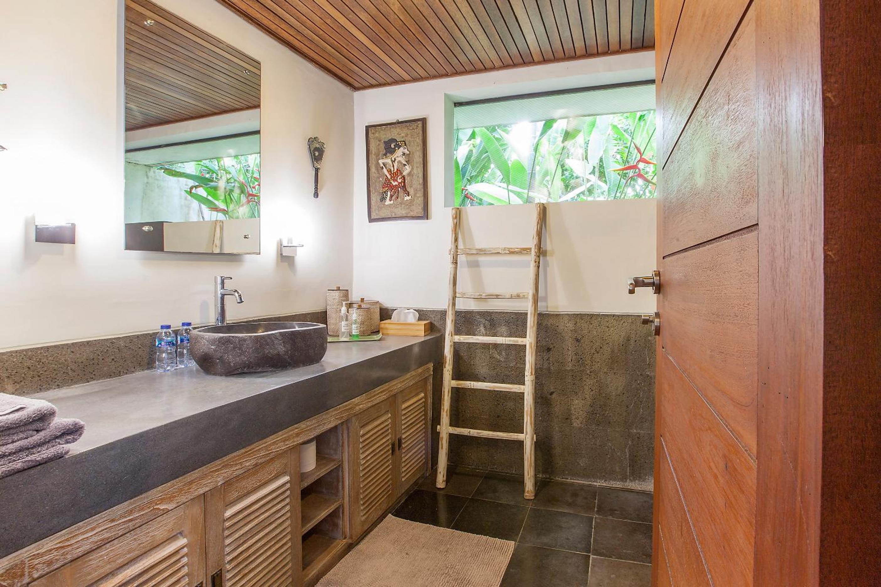 Spacious 4BR Private Estate w-Big Garden and Pool Central Seminyak