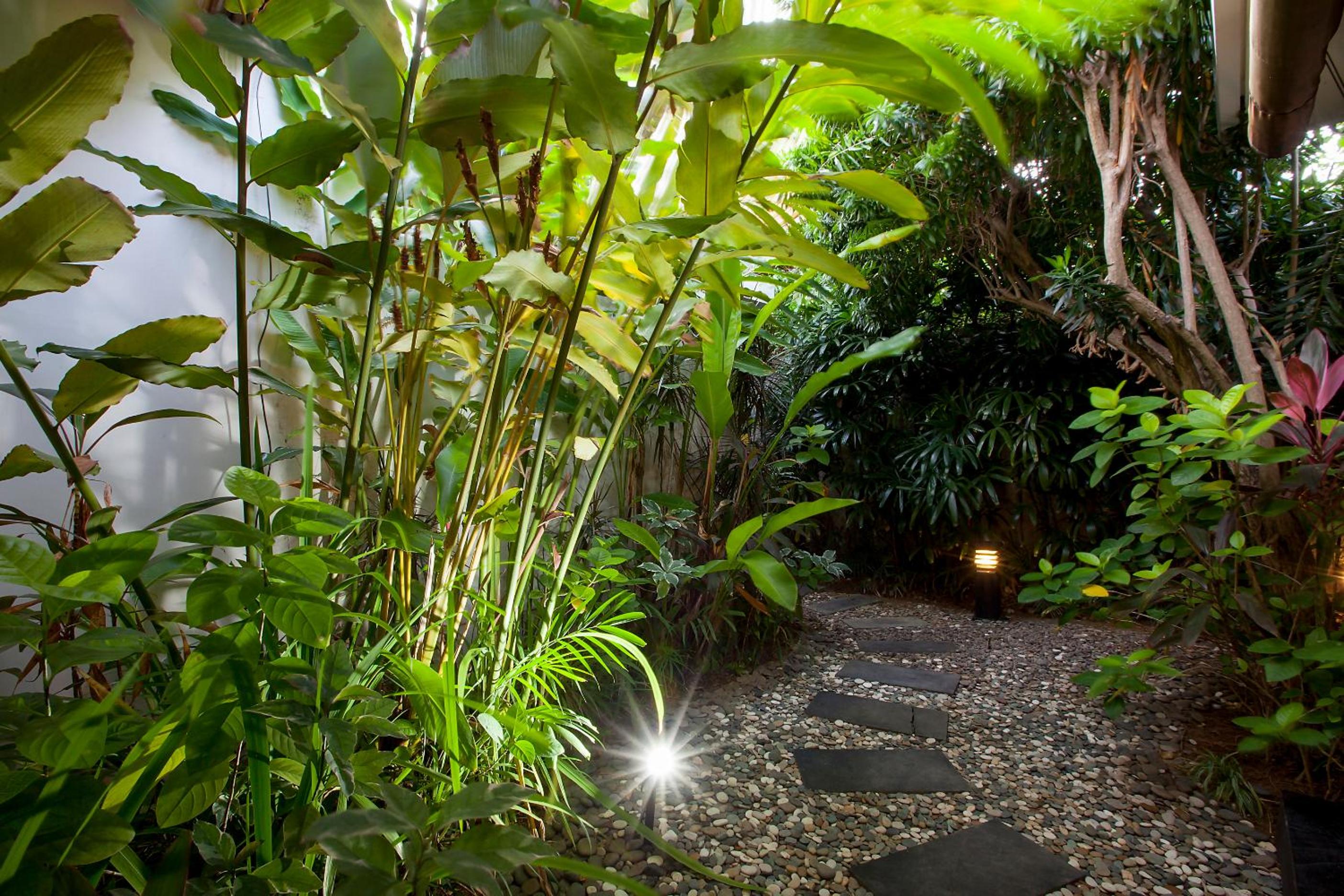 Spacious 4BR Private Estate w-Big Garden and Pool Central Seminyak