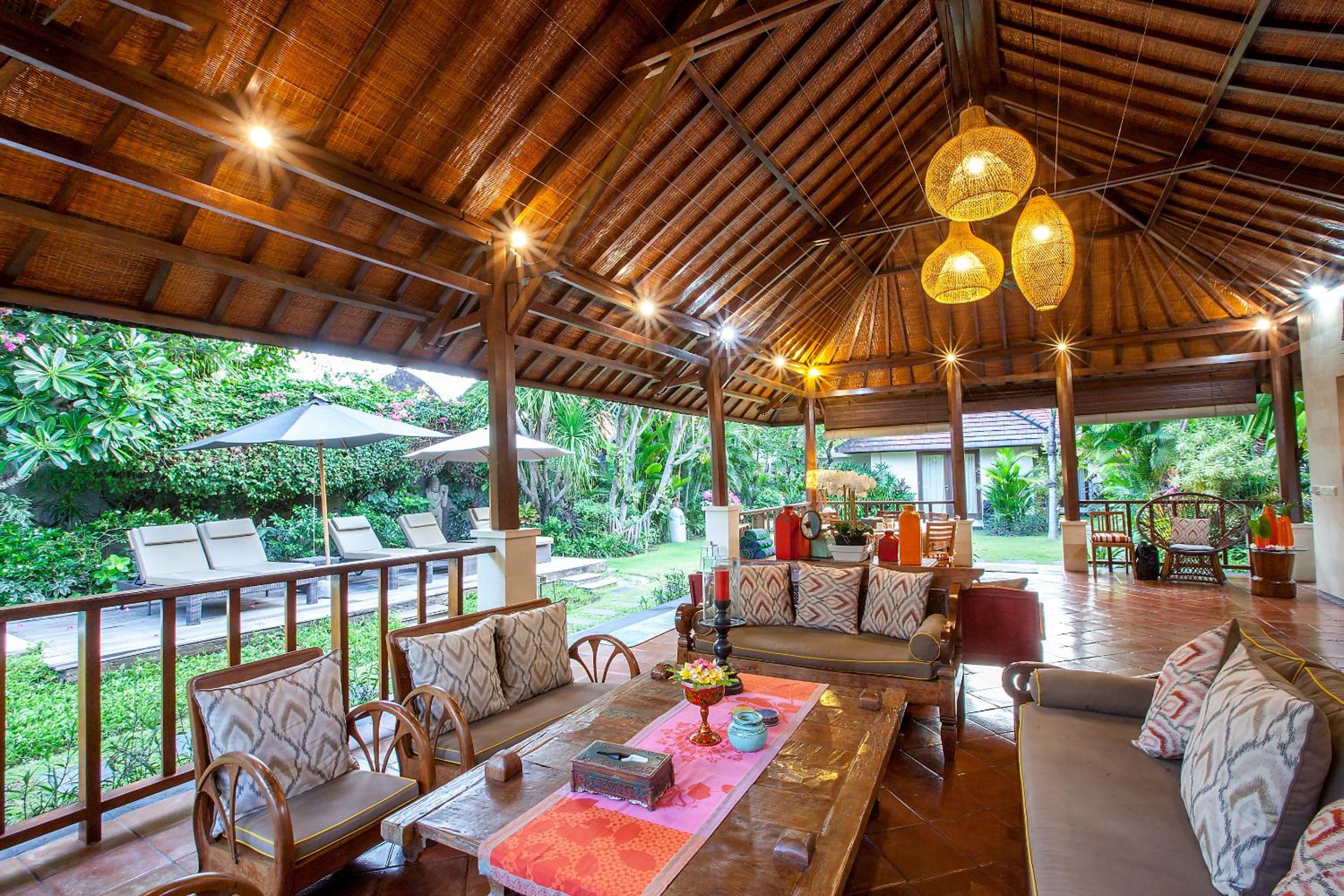 Spacious 4BR Private Estate w-Big Garden and Pool Central Seminyak