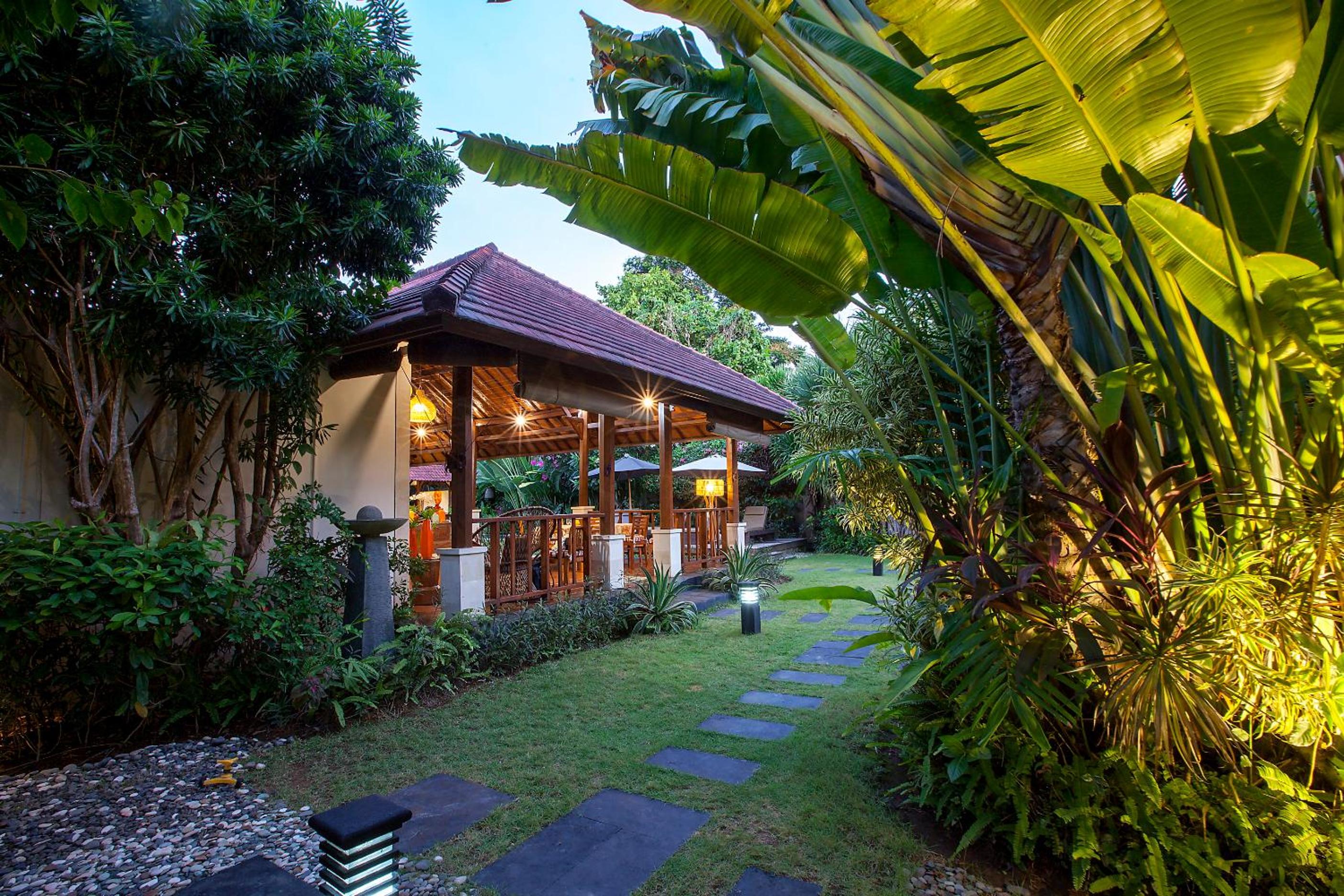 Spacious 4BR Private Estate w-Big Garden and Pool Central Seminyak