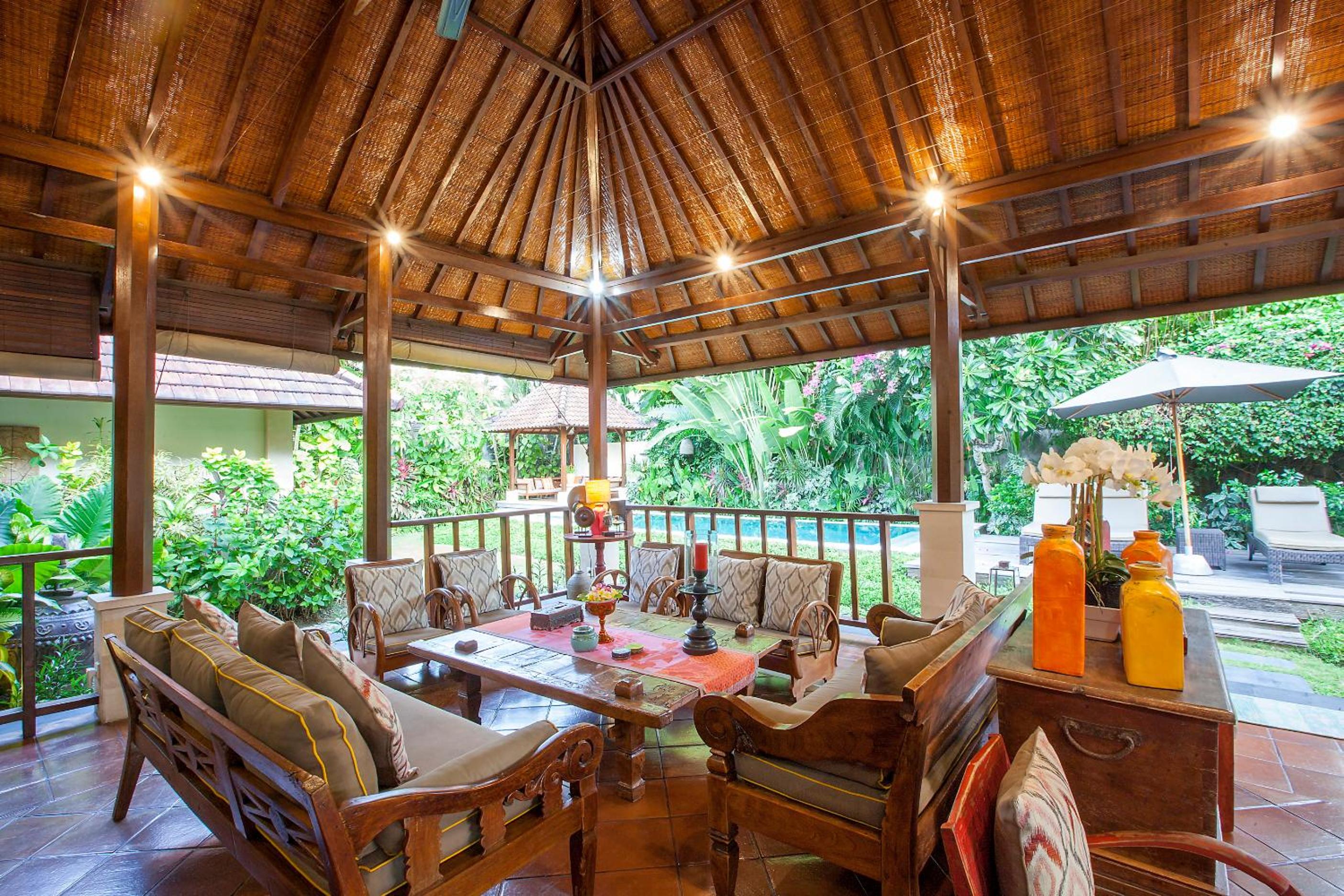 Spacious 4BR Private Estate w-Big Garden and Pool Central Seminyak